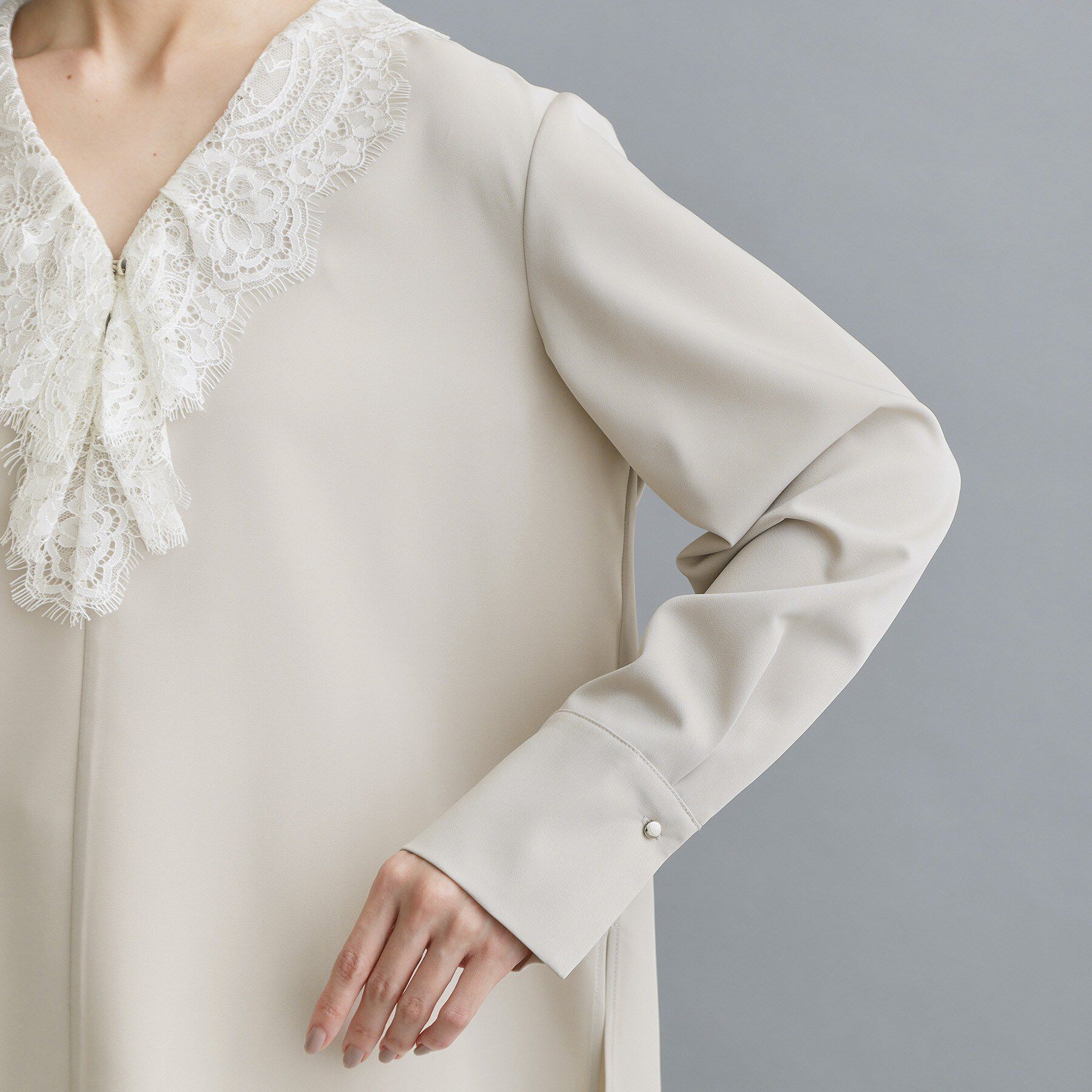 OPAQUE.CLIP「【es】ヒゲレースVネックブラウス【洗濯機OK】」|シャツ・ブラウス|