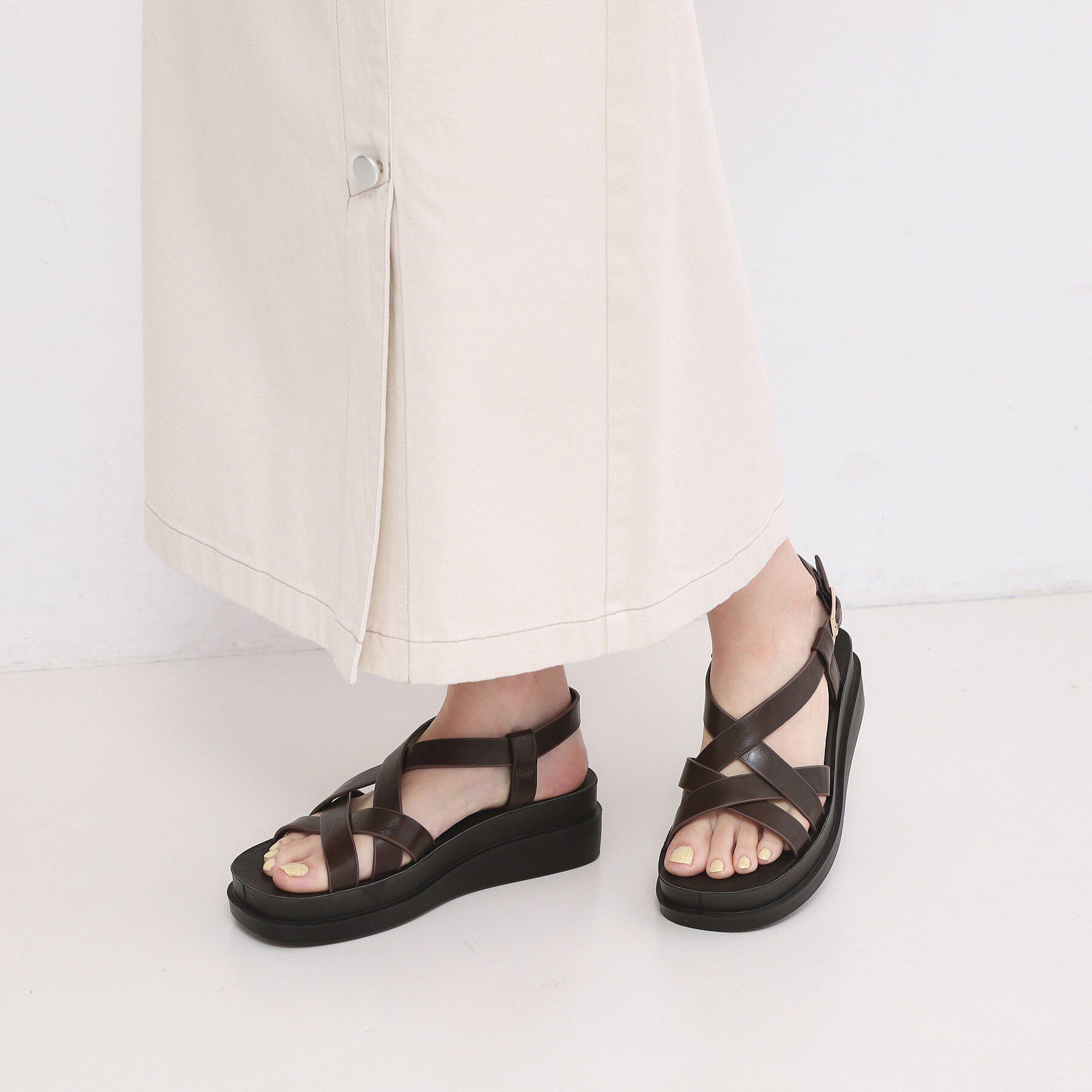 OPAQUE.CLIP「クロスベルトデザインサンダル」|サンダル|