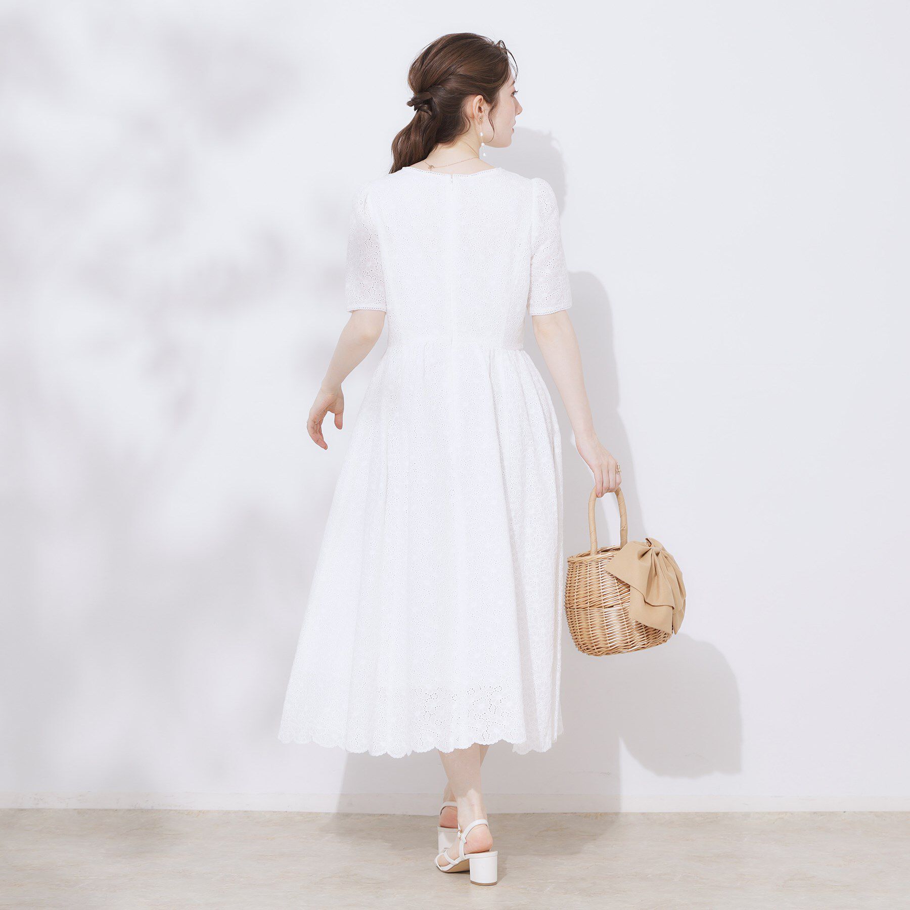 Couture broach「【一枚で着映える・華やか・花柄刺繍】カットワークレースワンピ」|ワンピース|