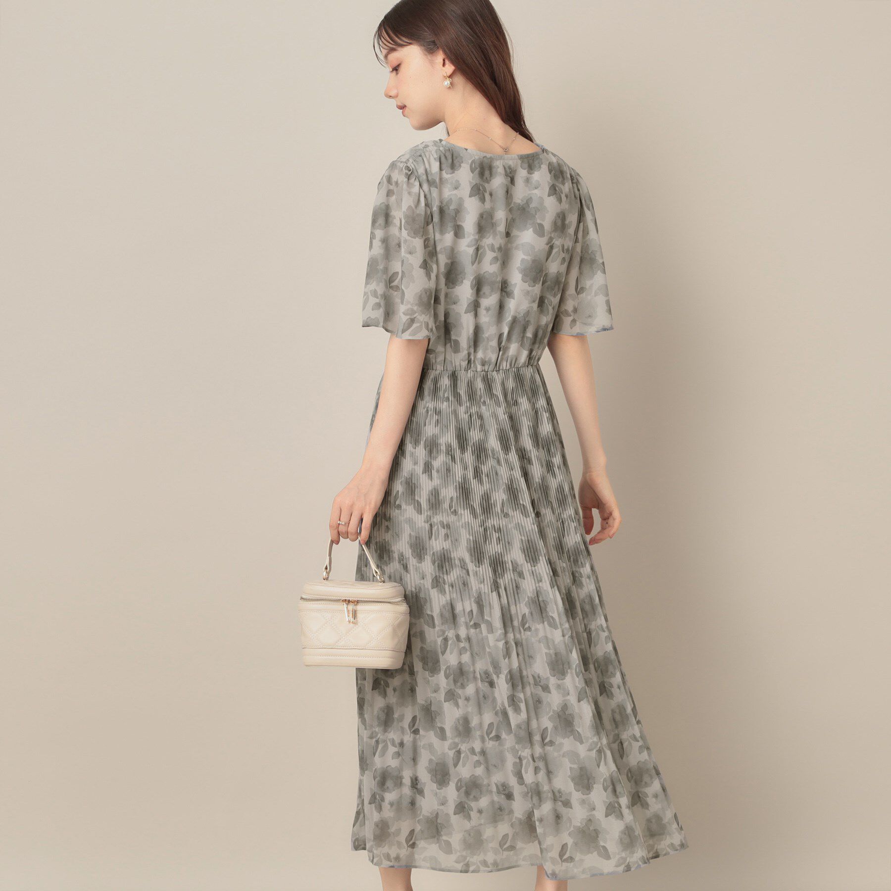 Couture broach「【二の腕カバー・楽ちん・通勤】シフォンプリーツワンピース」|ワンピース|