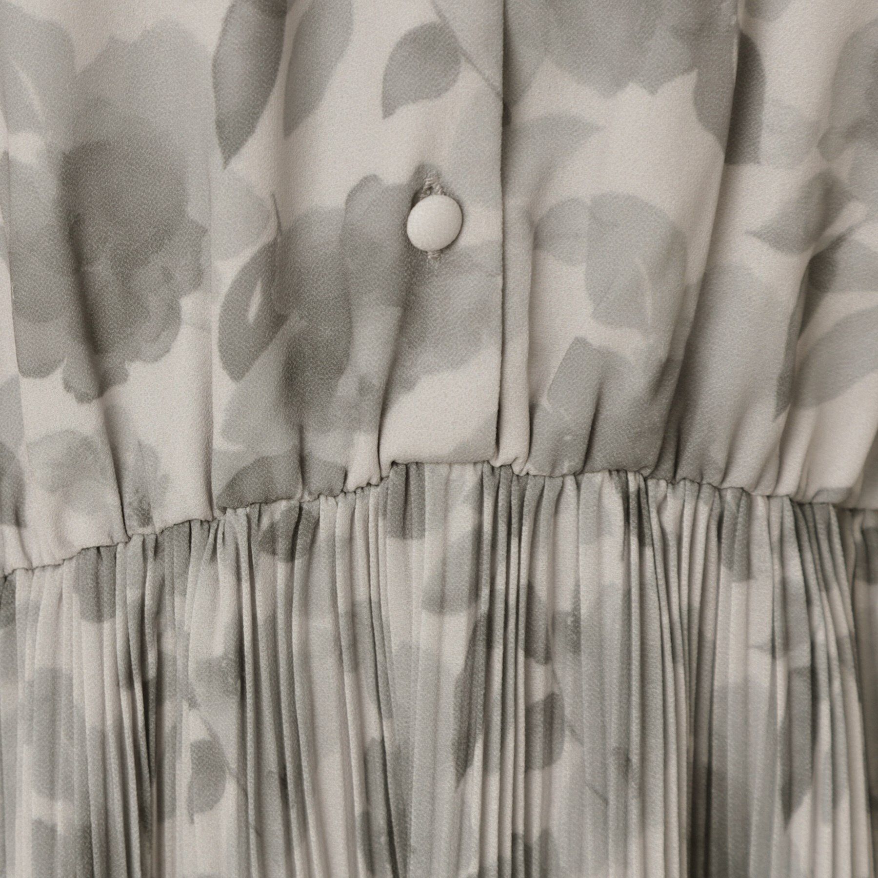 Couture broach「【二の腕カバー・楽ちん・通勤】シフォンプリーツワンピース」|ワンピース|