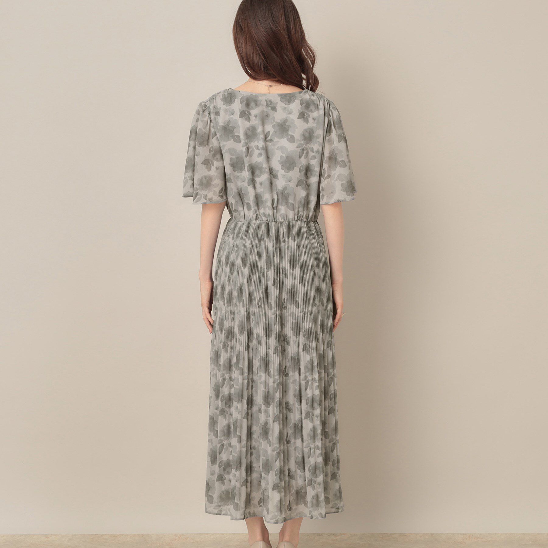 Couture broach「【二の腕カバー・楽ちん・通勤】シフォンプリーツワンピース」|ワンピース|