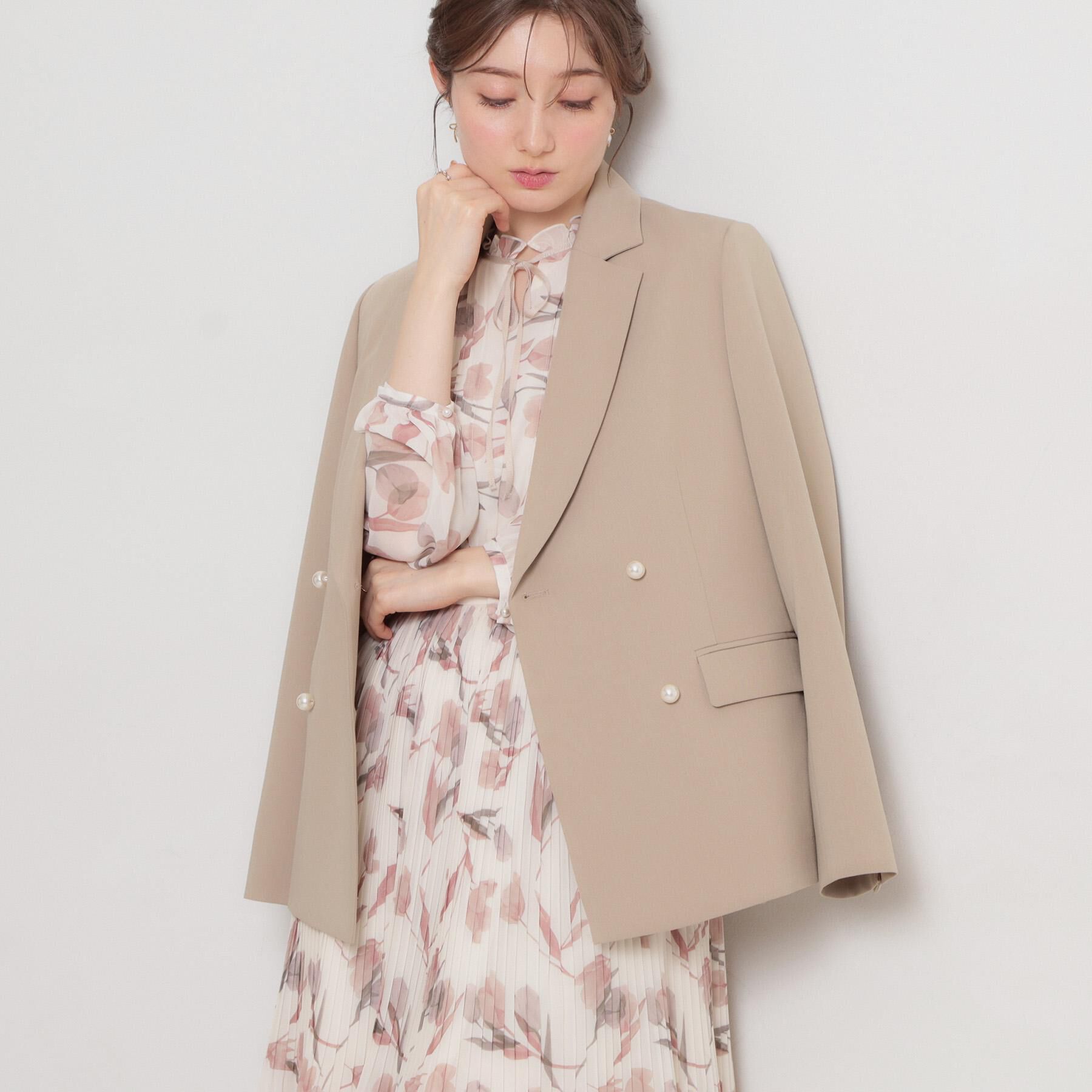 Couture broach「【洗える・ハレの日・通勤】パール調ボタン テーラードジャケット」|テーラードジャケット|ベージュ(052)