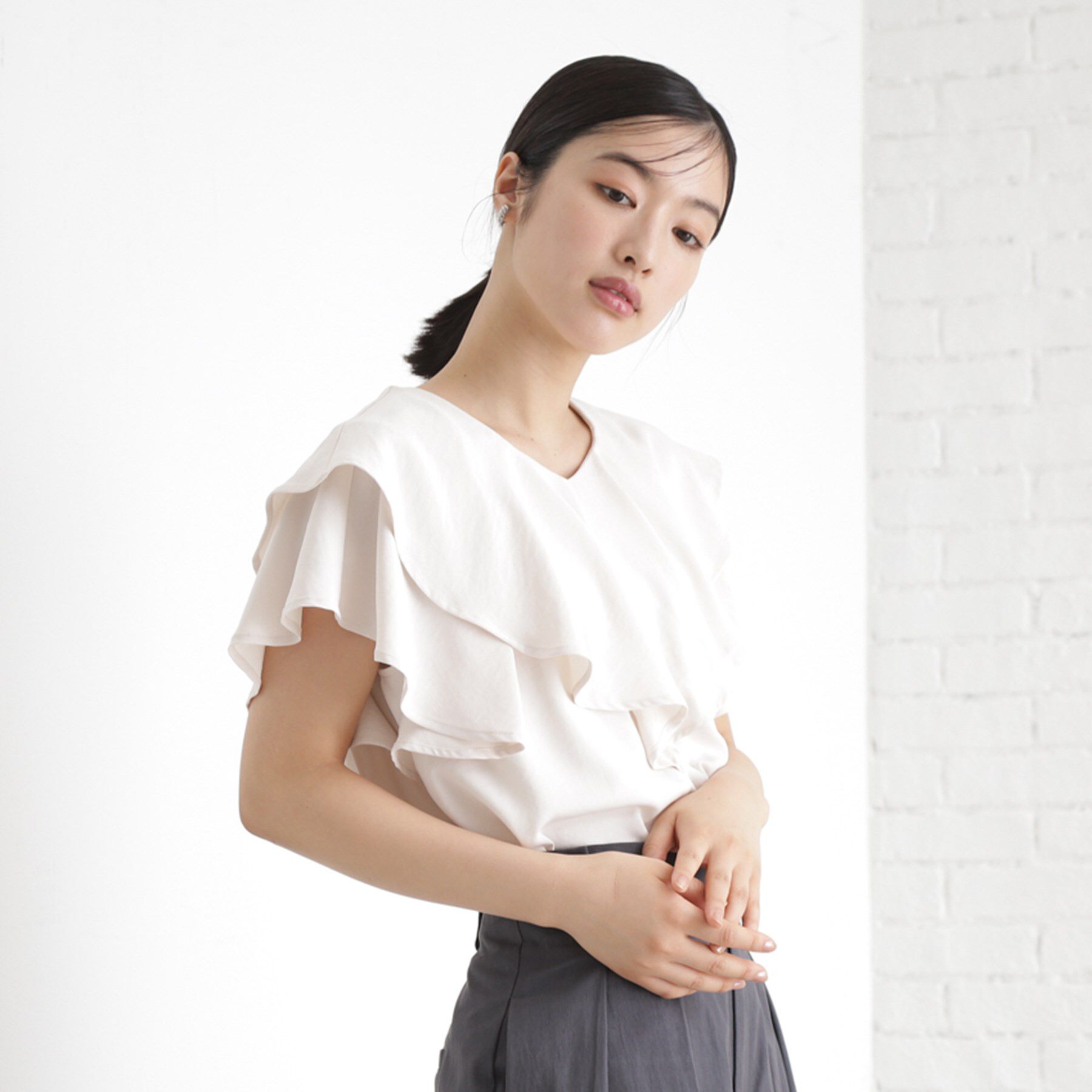 THE SHOP TK「【ONOFF活躍】フリルデザインブラウス/セットアップ可」|シャツ・ブラウス|アイボリー(004)