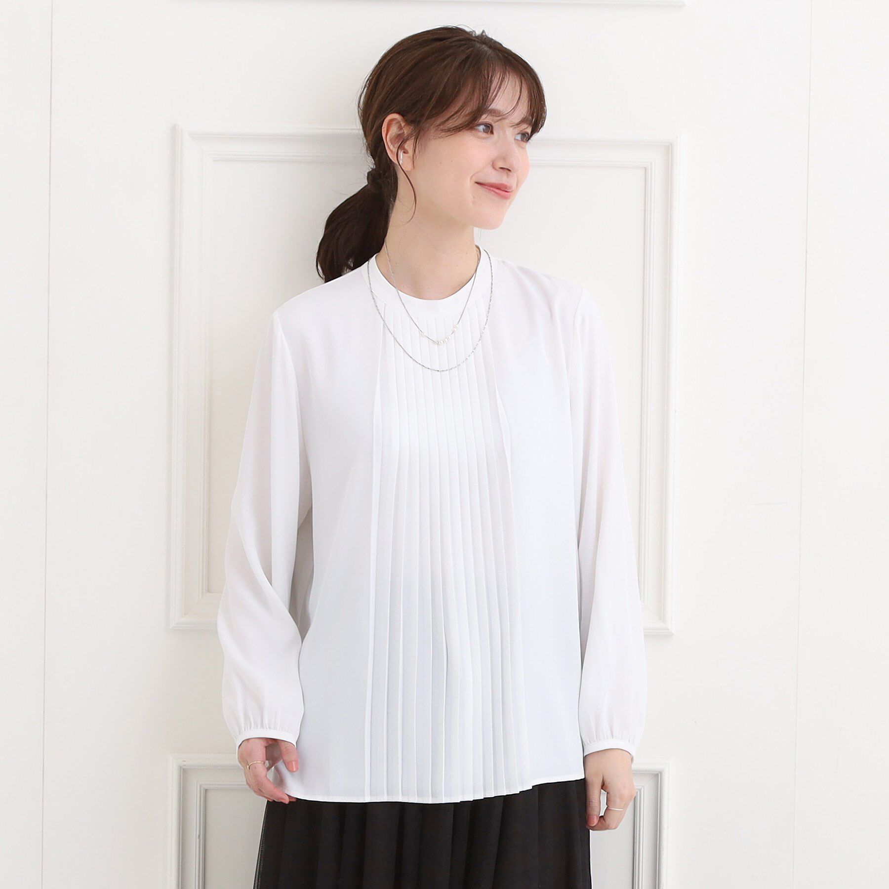 SHOO･LA･RUE「【洗濯機可/S-3L】女性らしさとすっきり見えを叶える フロントプリーツブラウス」|シャツ・ブラウス|