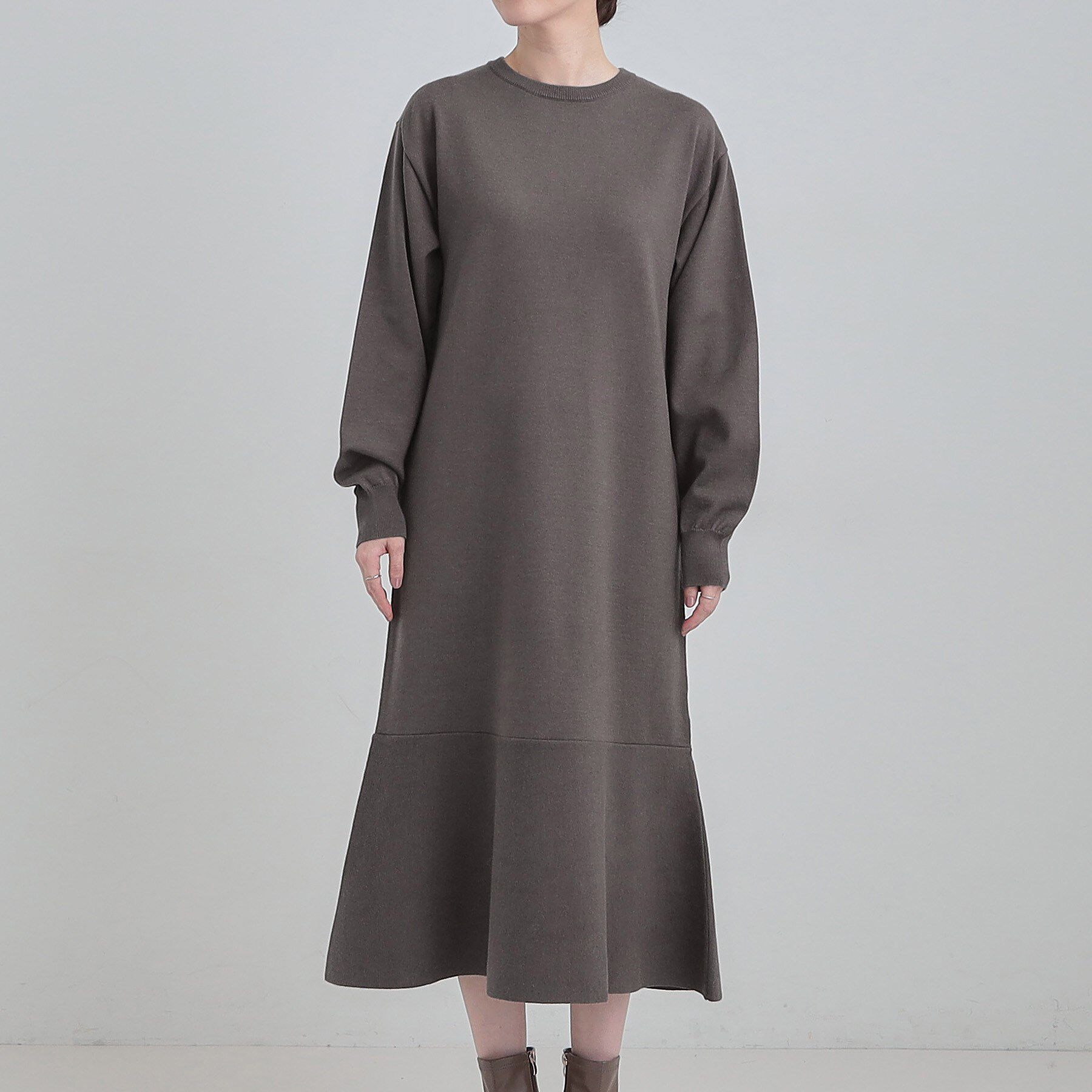 SHOO･LA･RUE「【洗濯機可/S-LL】スタイルがすっきりに見える 裾マーメイドニットワンピース」|ワンピース|