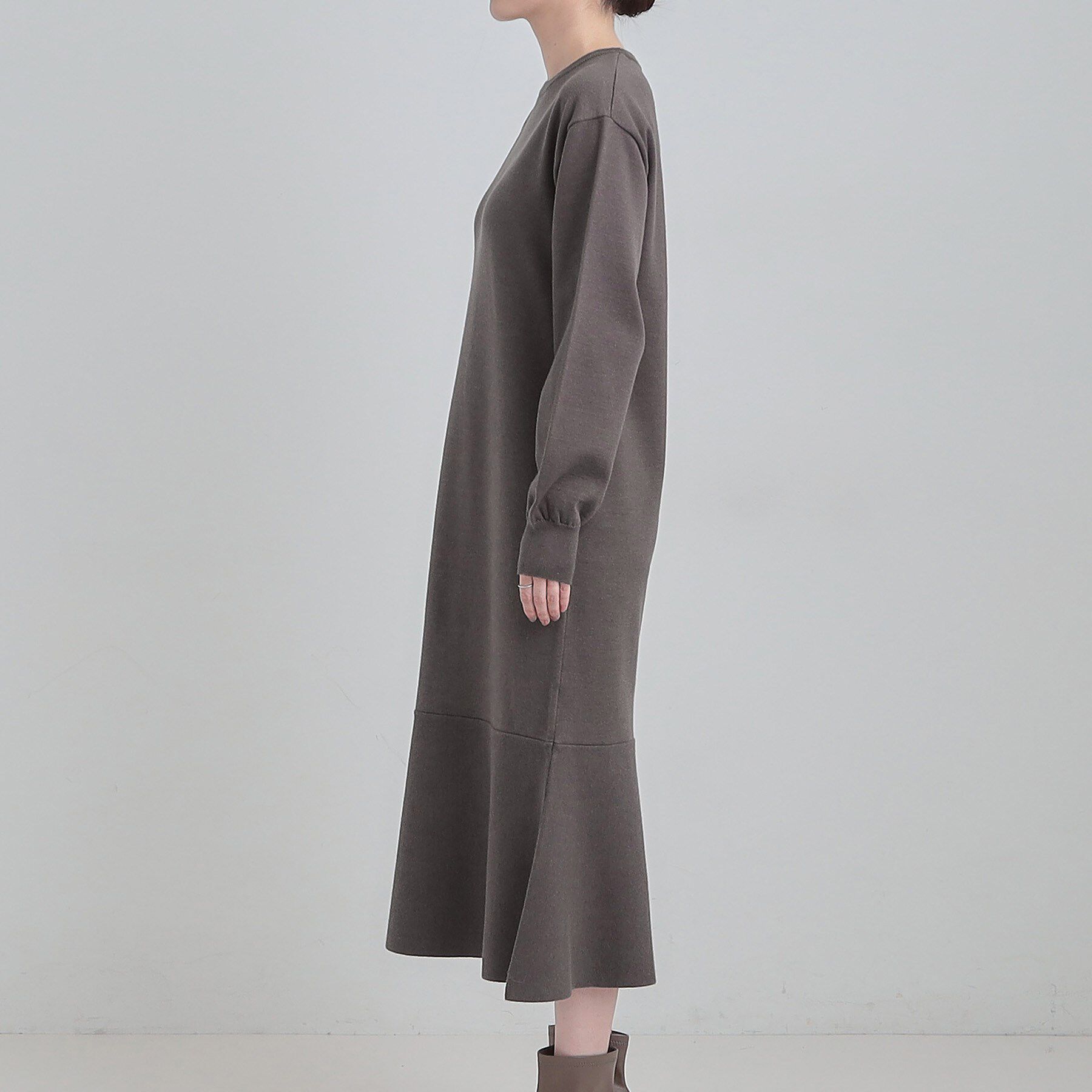 SHOO･LA･RUE「【洗濯機可/S-LL】スタイルがすっきりに見える 裾マーメイドニットワンピース」|ワンピース|