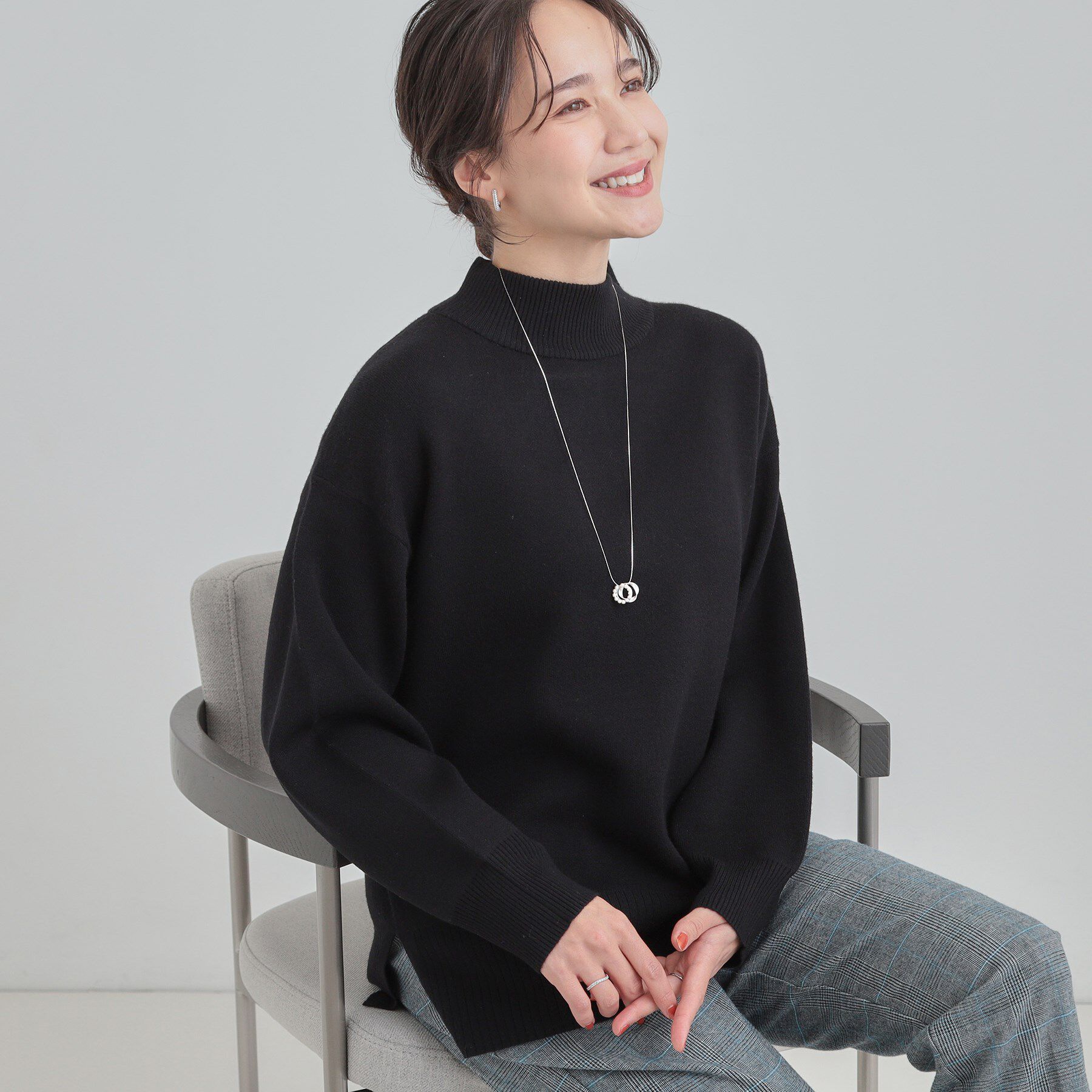 SHOO･LA･RUE「【洗濯機可/S-LL】もちもちハイネックニット」|ニット・セーター|ブラック(019)