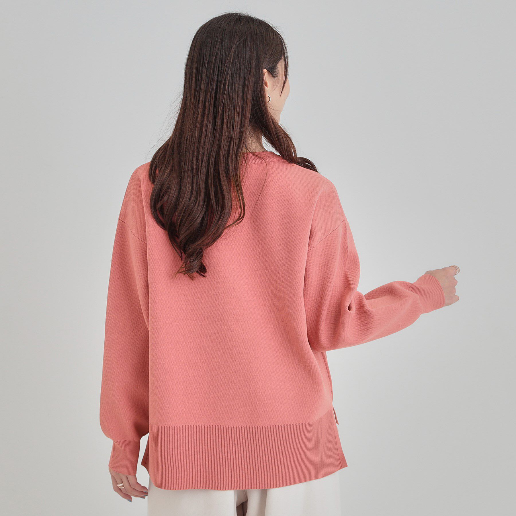 SHOO･LA･RUE「【洗濯機可/S-LL】さらに軽くなった スポンディッシュ裾フェイクトップス」|ニット・セーター|