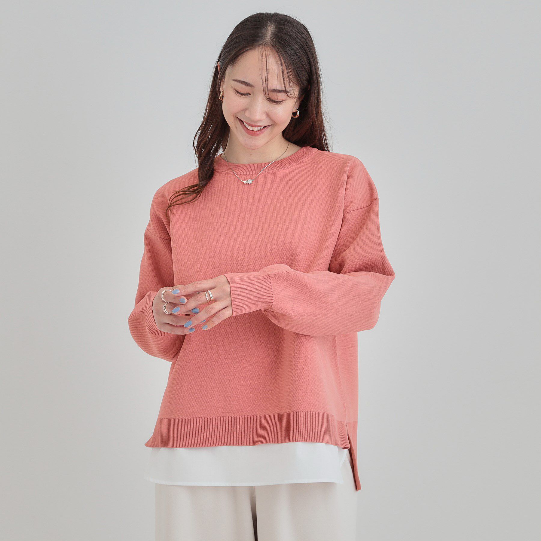 SHOO･LA･RUE「【洗濯機可/S-LL】さらに軽くなった スポンディッシュ裾フェイクトップス」|ニット・セーター|