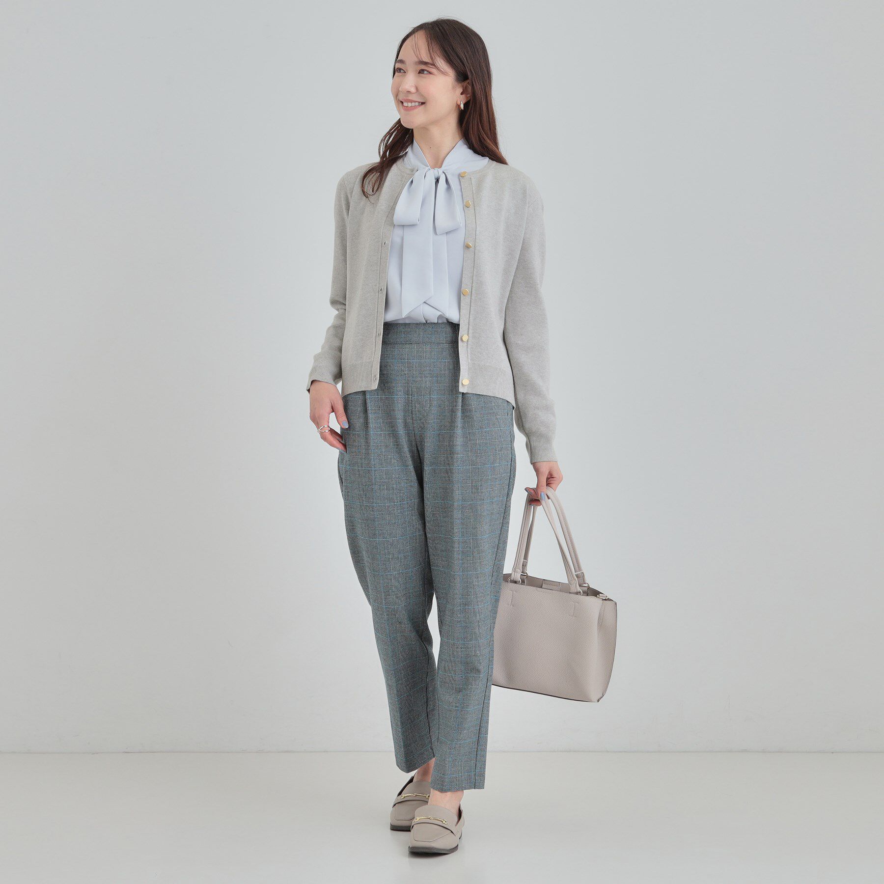 SHOO･LA･RUE「【洗濯機可/S-LL】上品な金ボタン もちっとやわらか クルーネックカーディガン」|カーディガン|