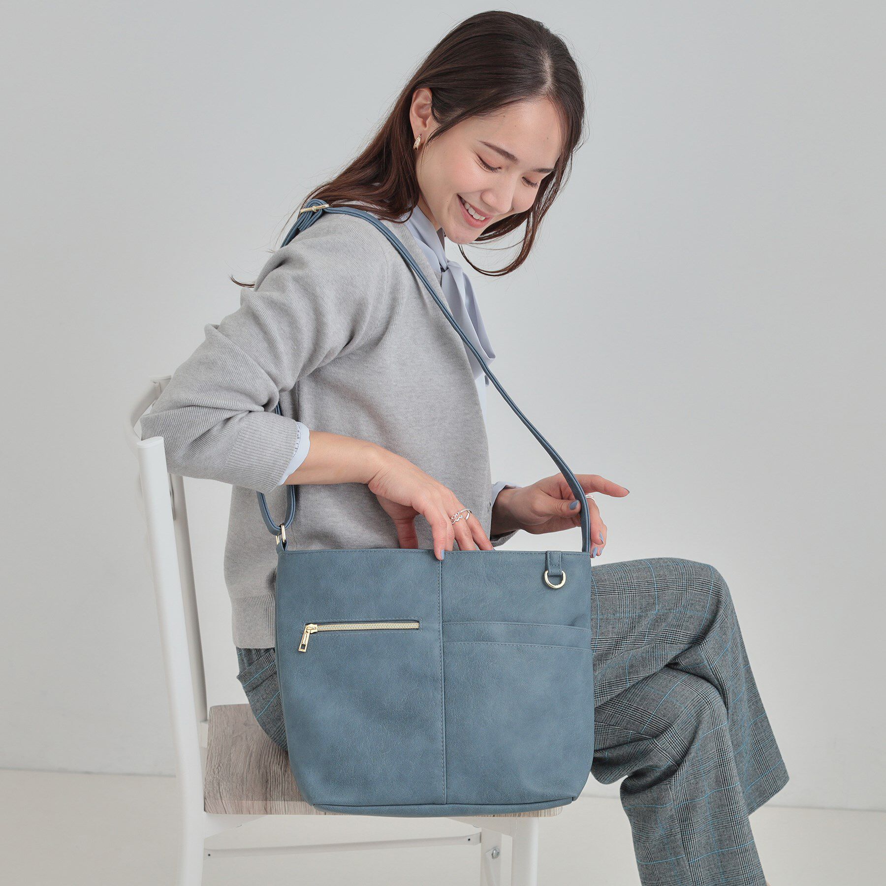 SHOO･LA･RUE「【8ポケット】フロント切替 ショルダーバッグ」|ショルダー・メッセンジャー|ブルー(092)