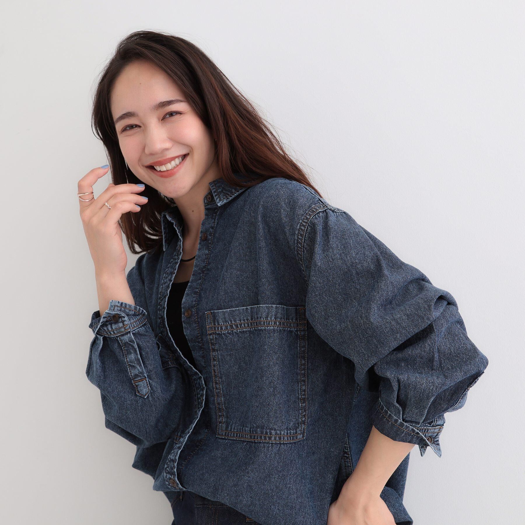 SHOO･LA･RUE「【洗濯機可/体型カバー】こなれ感をプラスする ライトオンスデニムシャツ」|シャツ・ブラウス|