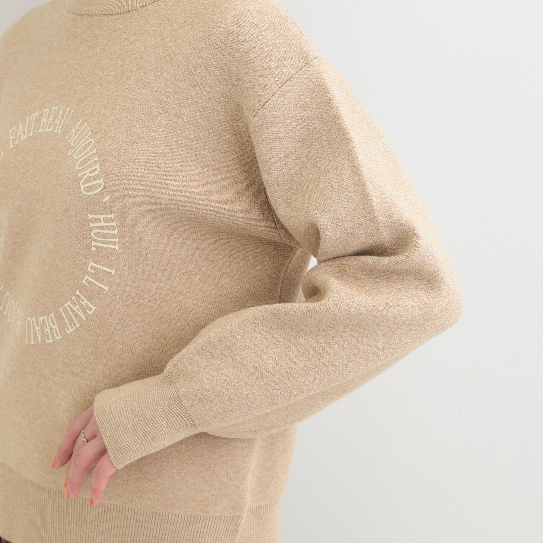 SHOO･LA･RUE「【洗濯機可/S-LL】もちもちタッチで柔らかい肌触り スウェットライクロゴニット」|ニット・セーター|