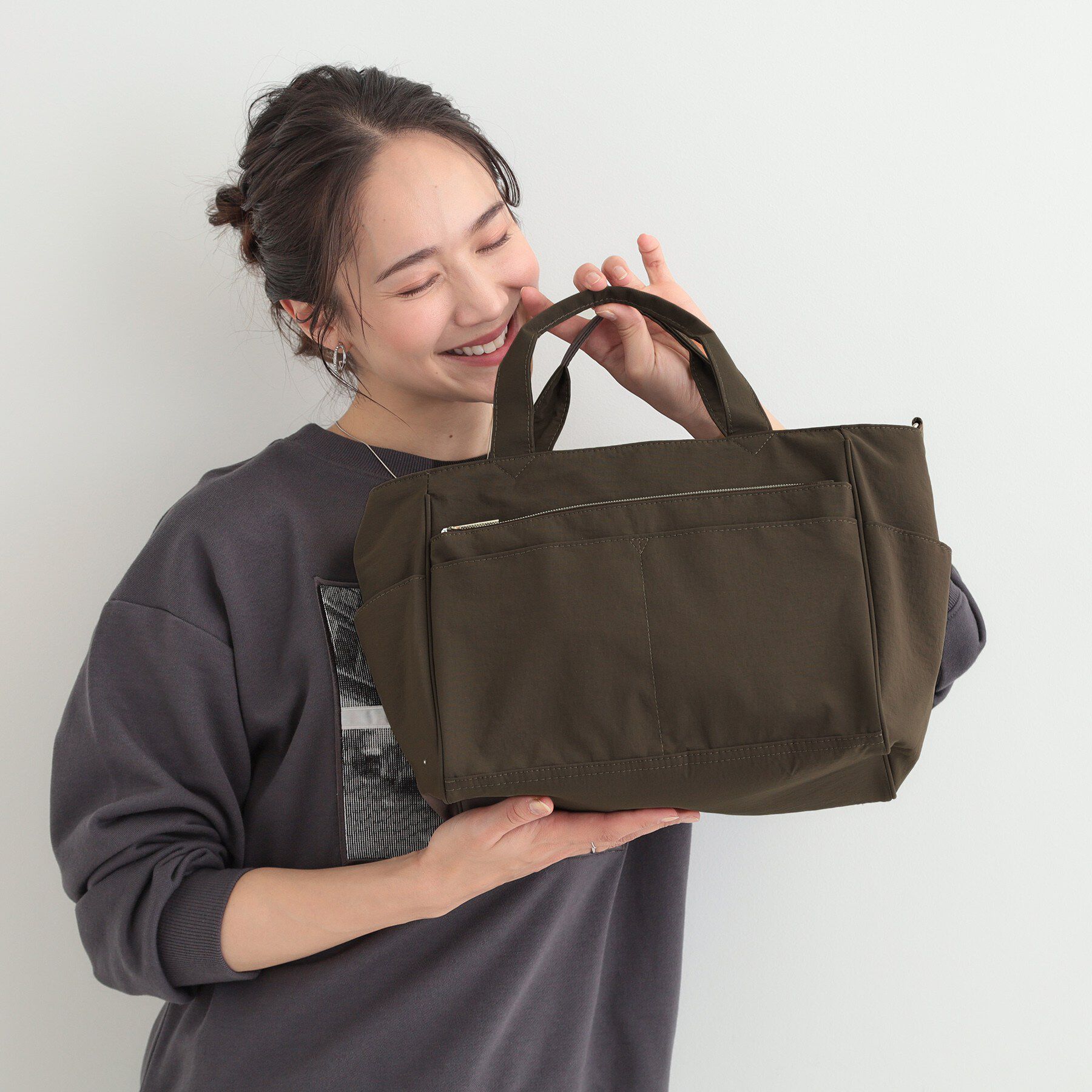 SHOO･LA･RUE「【撥水】12ポケットキャリーオントートバッグ」|トートバッグ|モカブラウン(042