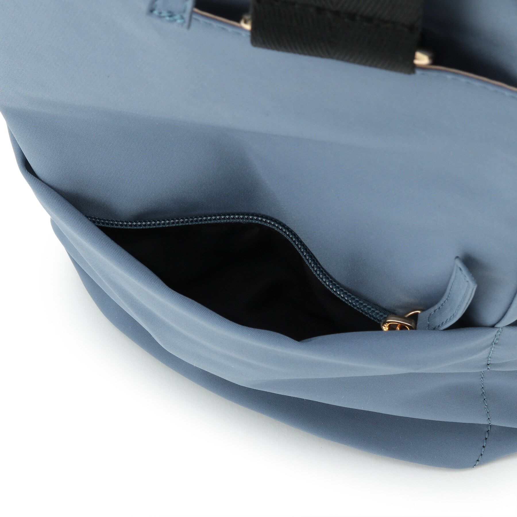 SHOO･LA･RUE「【撥水/9ポケット】コロンとしたフォルムが愛らしい キャリーオン ラウンドリュック」|リュック|