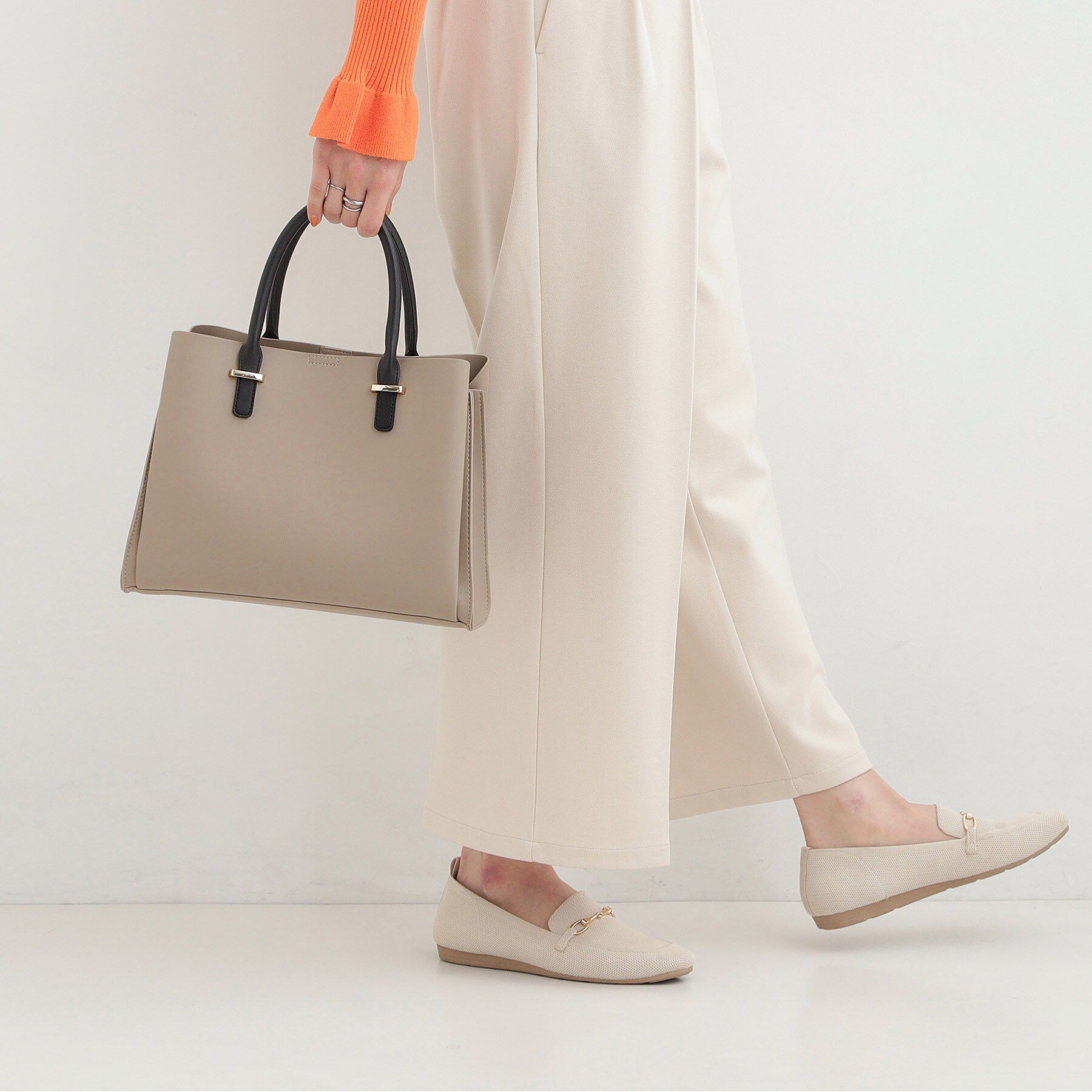 SHOO･LA･RUE「【2WAY】きれいめスタイルにマッチする 一枚革風 三層トートバッグ」|トートバッグ|ベージュ(552)