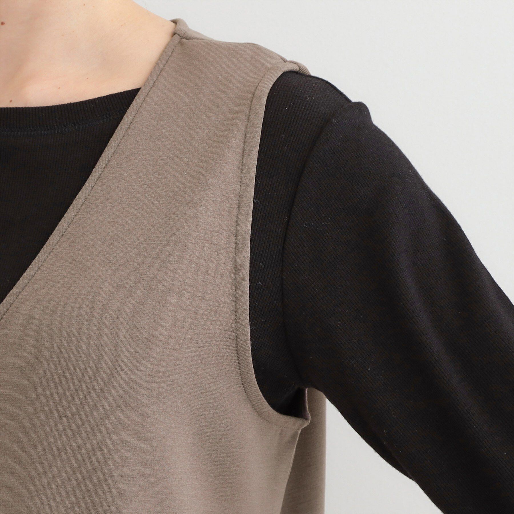 SHOO･LA･RUE「【洗濯機可】なめらかタッチ ハーフジップ Vネックジャンパースカート」|ワンピース|