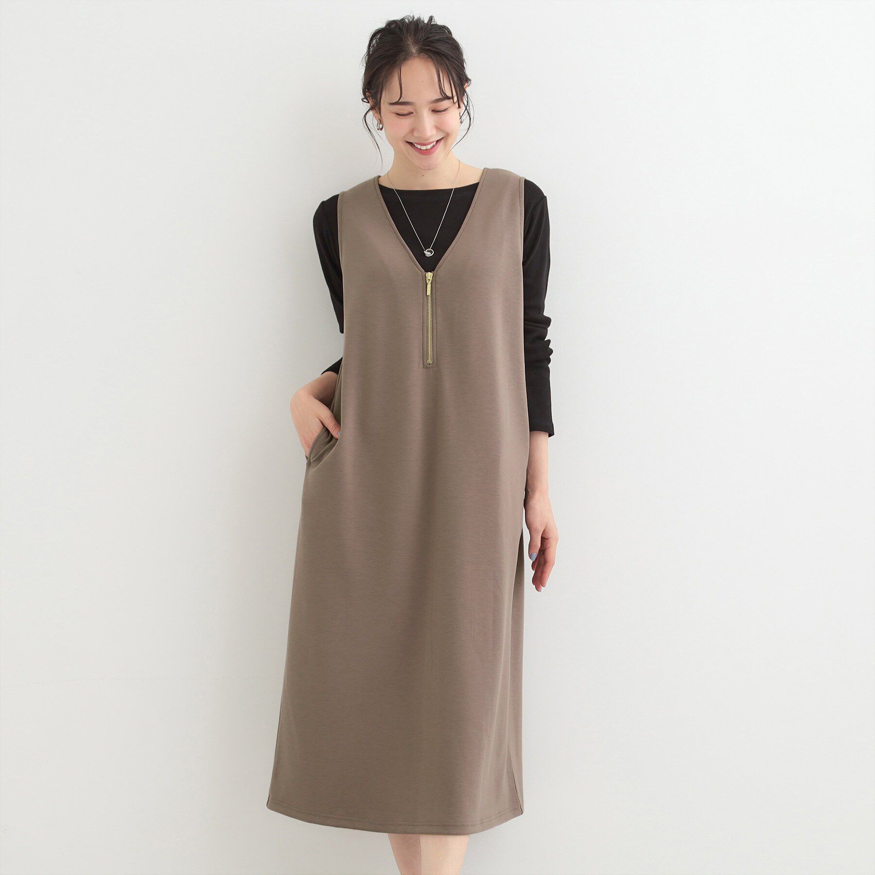 SHOO･LA･RUE「【洗濯機可】なめらかタッチ ハーフジップ Vネックジャンパースカート」|ワンピース|