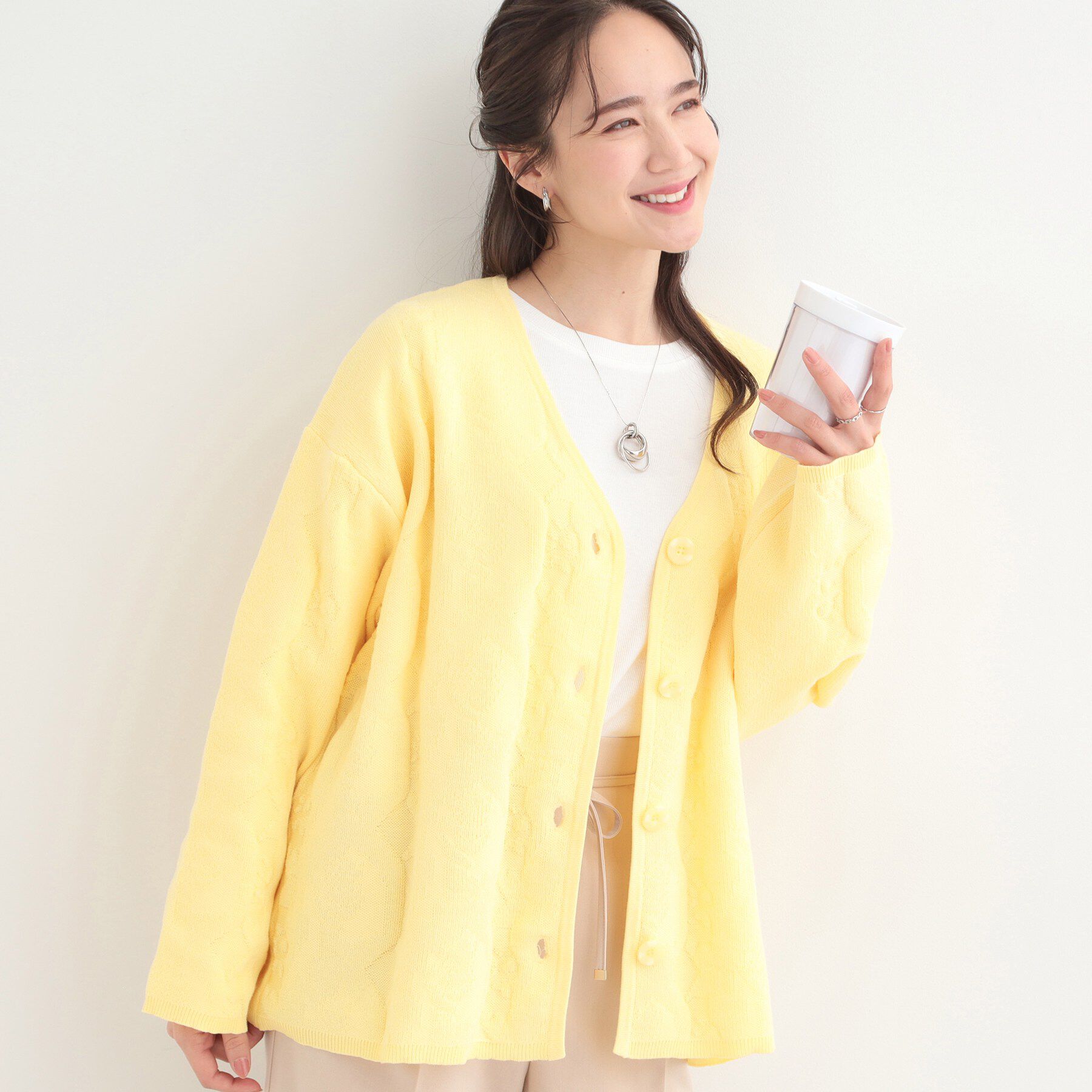 SHOO･LA･RUE「【洗濯機可/S-LL】幾何柄風デザインがアクセント ゆるVネックカーディガン」|カーディガン|イエロー(031)