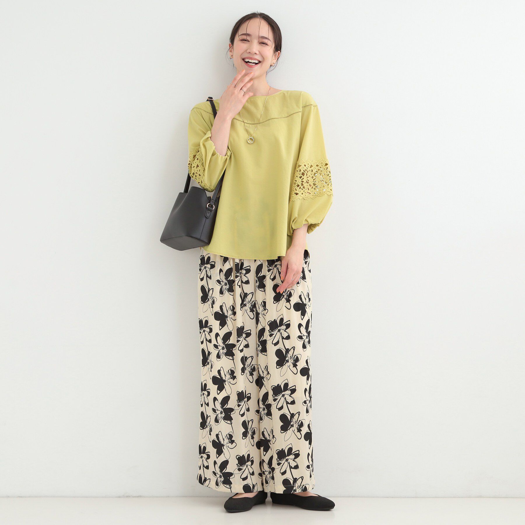 SHOO･LA･RUE「【洗濯機可/S-LL】透かし編み柄が上品な レース切り替えブラウス」|シャツ・ブラウス|