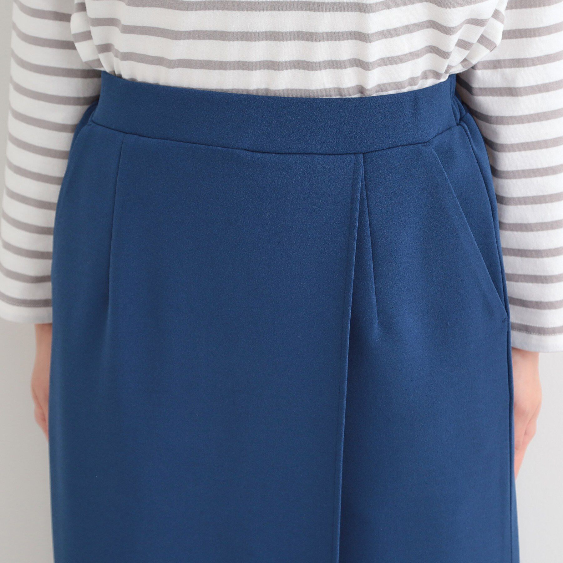 SHOO･LA･RUE「【洗濯機可/S-LL】腰まわりを自然にカバーする ラップ風ナロースカート」|スカート|