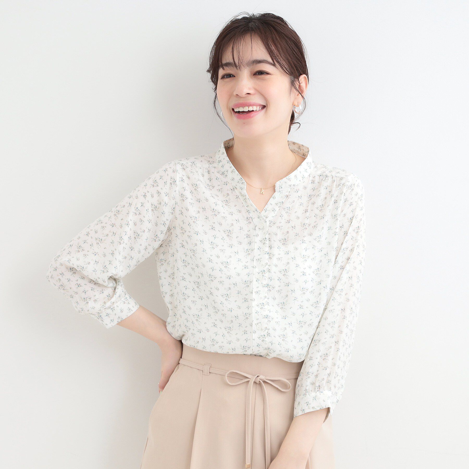 SHOO･LA･RUE「【S-LL】首元すっきり魅せ　大人の上品サテンブラウス」|シャツ・ブラウス|