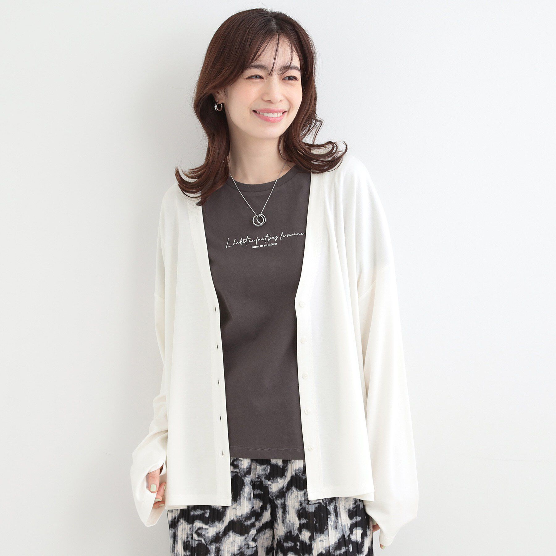 SHOO･LA･RUE「【S-LL/UV】手の甲まで隠れる 指穴付き とろみVネックカーディガン」|カーディガン|