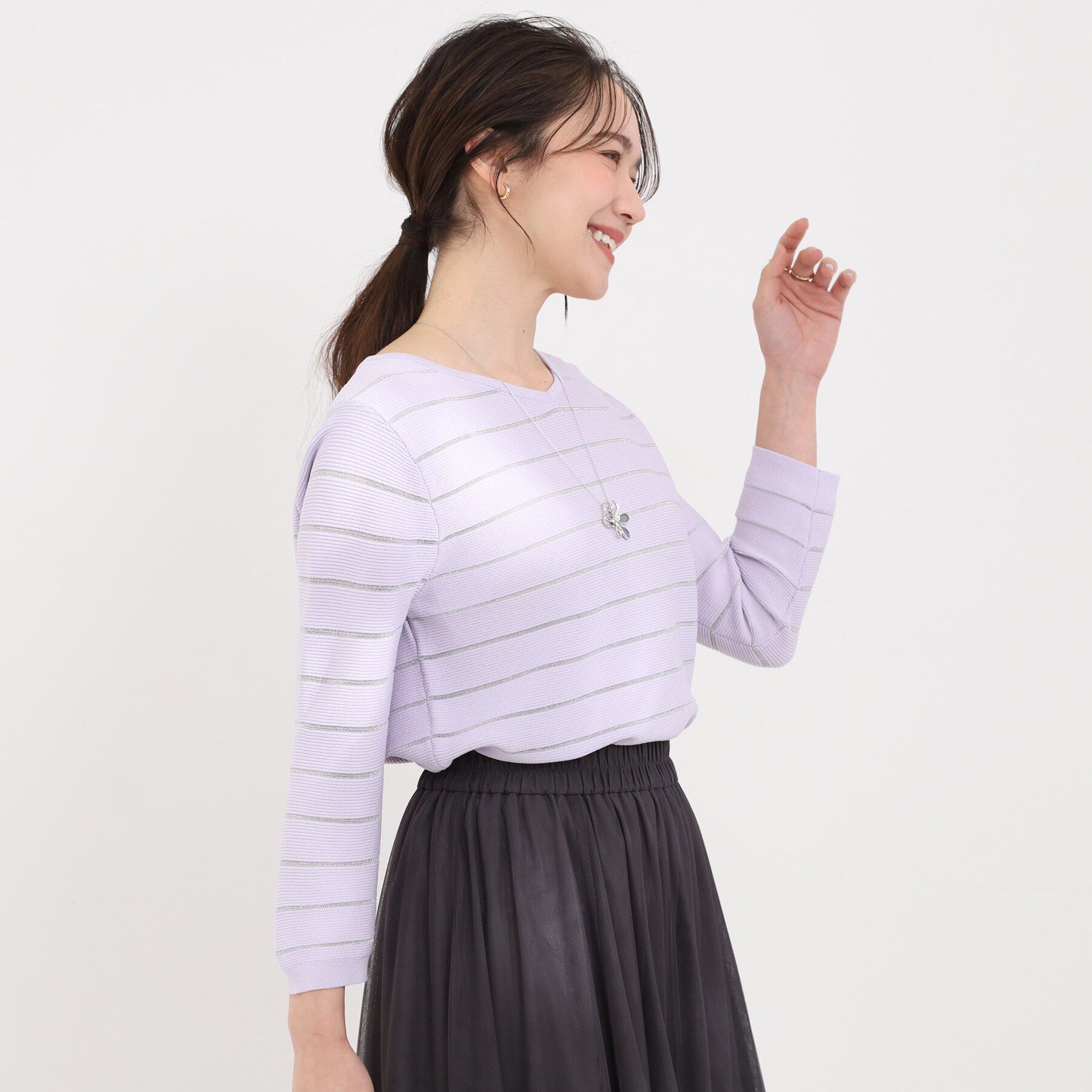 SHOO･LA･RUE「【洗える】デコルテがきれいに見えるVネックラメボーダーニット」|ニット・セーター|