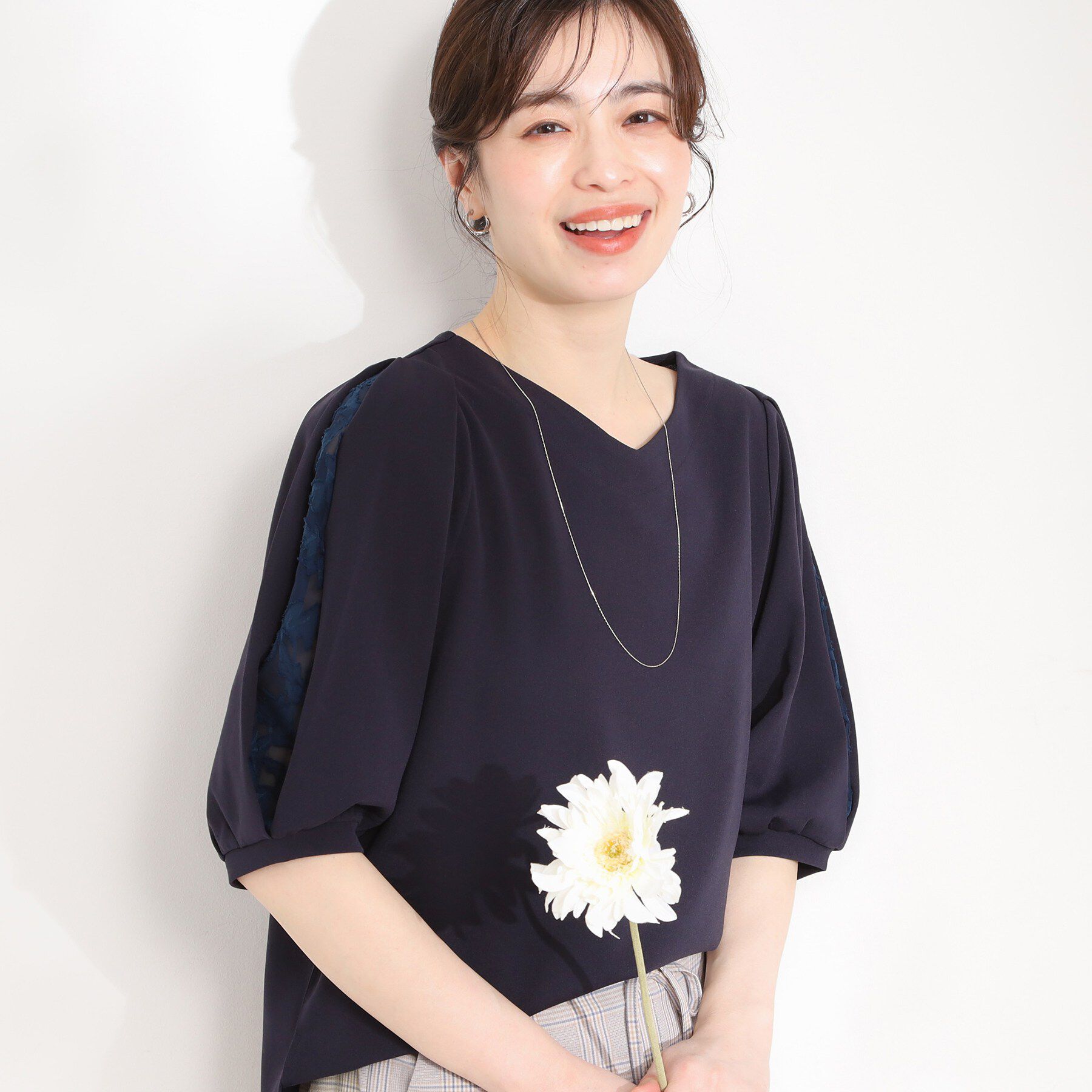 SHOO･LA･RUE「【洗濯機可/S-LL/ストレッチ】スリットレーススリーブトップス」|Tシャツ・カットソー|ネイビー(094)