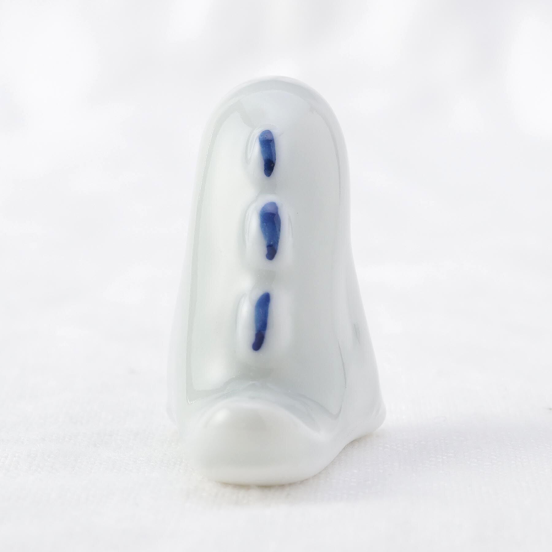 212 KITCHEN STORE「江戸っ子恐竜 白&times;青 ティラノザウルス 箸置」|食器・キッチングッズ|