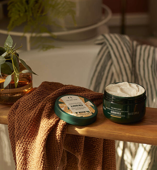 THE BODY SHOP「ボディスクラブ AM 250mL（香り：アーモンドミルク）」|ボディクレンジング|