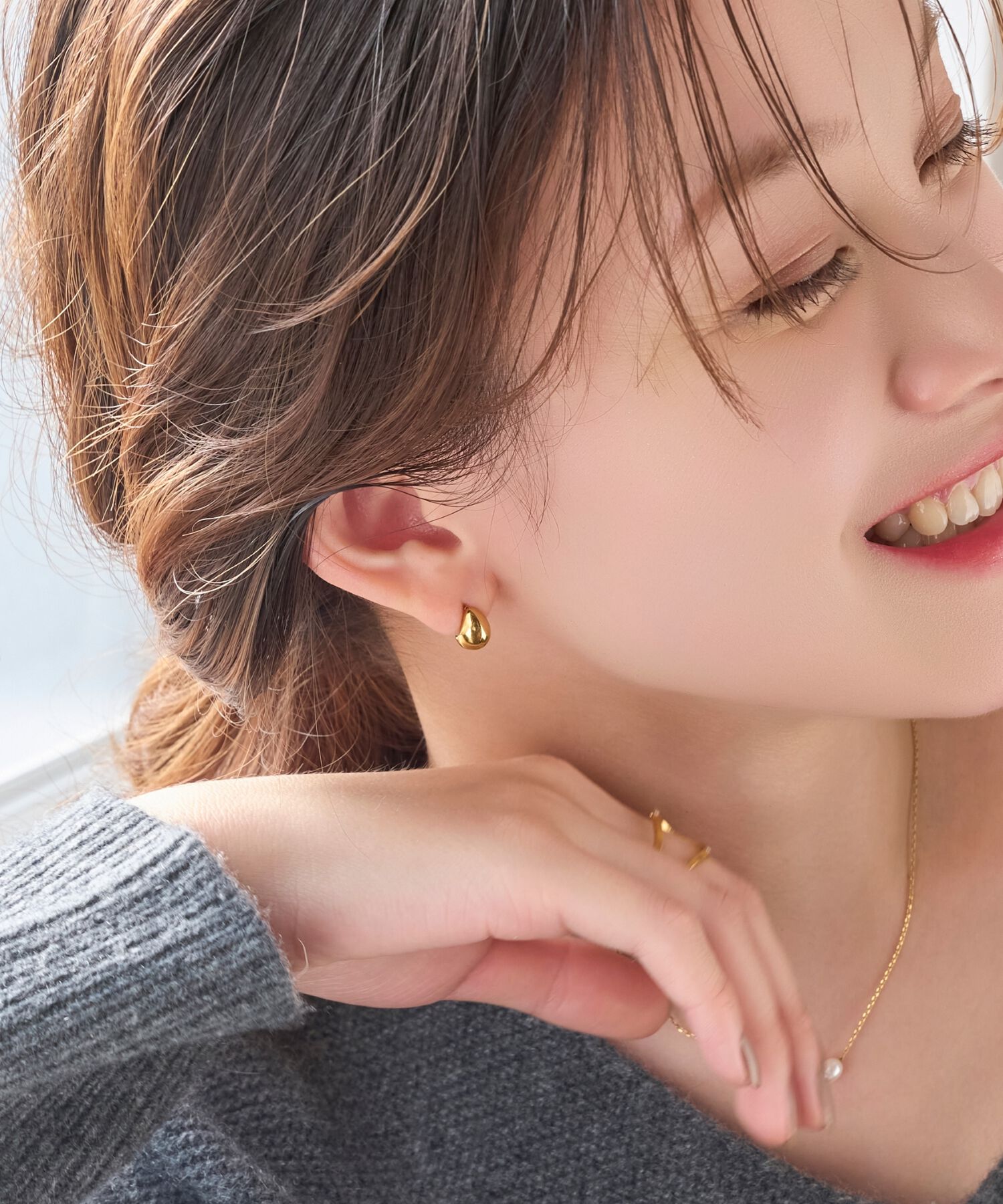 Phoebe「≪雑誌掲載≫【金属アレルギー対応】プックリハーフフープミニピアス　ゴールド/サージカルステンレス」|ピアス|