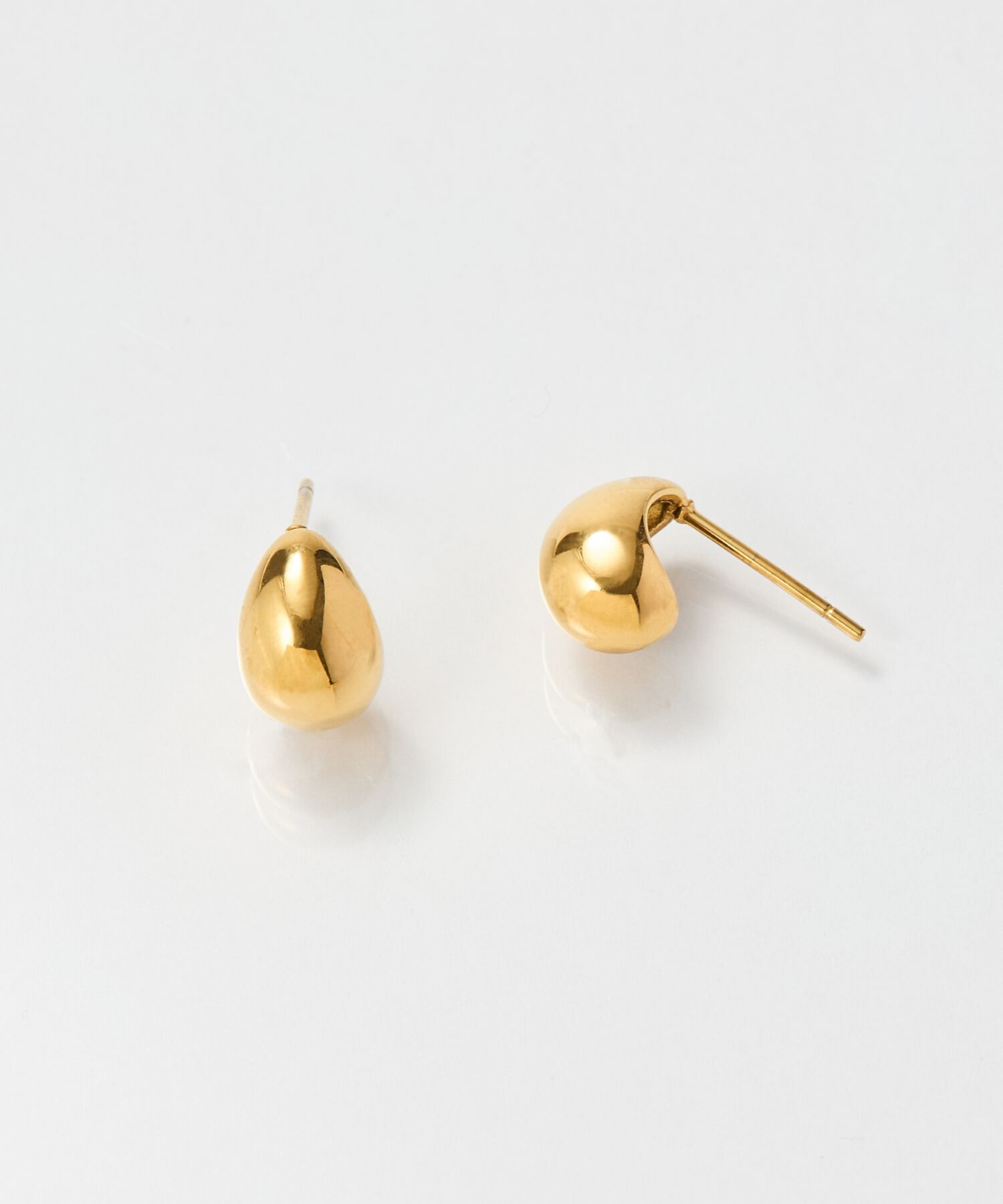 Phoebe「≪雑誌掲載≫【金属アレルギー対応】プックリハーフフープミニピアス　ゴールド/サージカルステンレス」|ピアス|