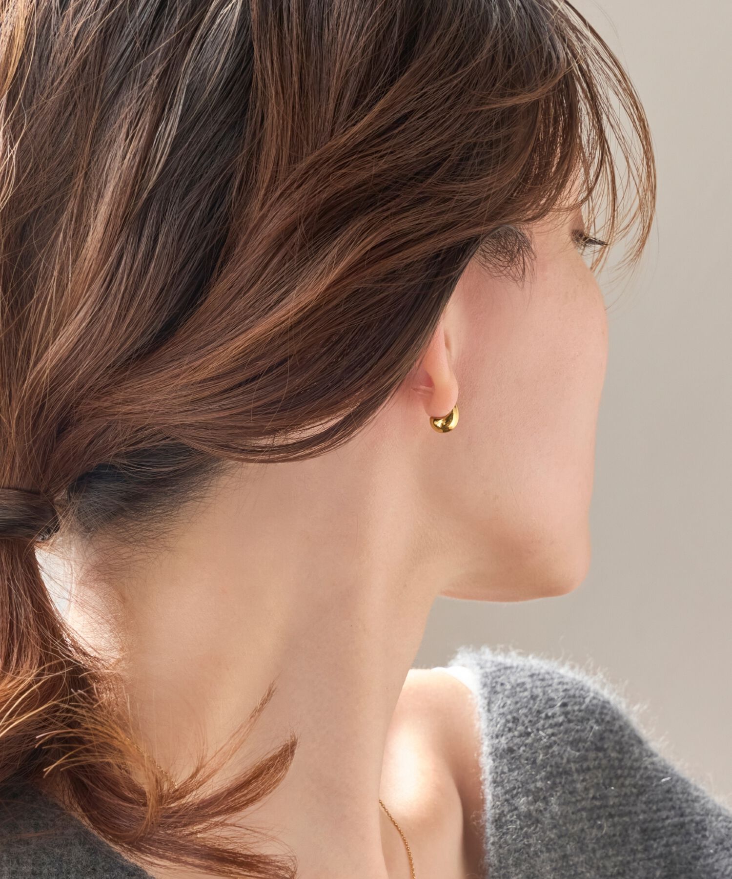 Phoebe「≪雑誌掲載≫【金属アレルギー対応】プックリハーフフープミニピアス　ゴールド/サージカルステンレス」|ピアス|