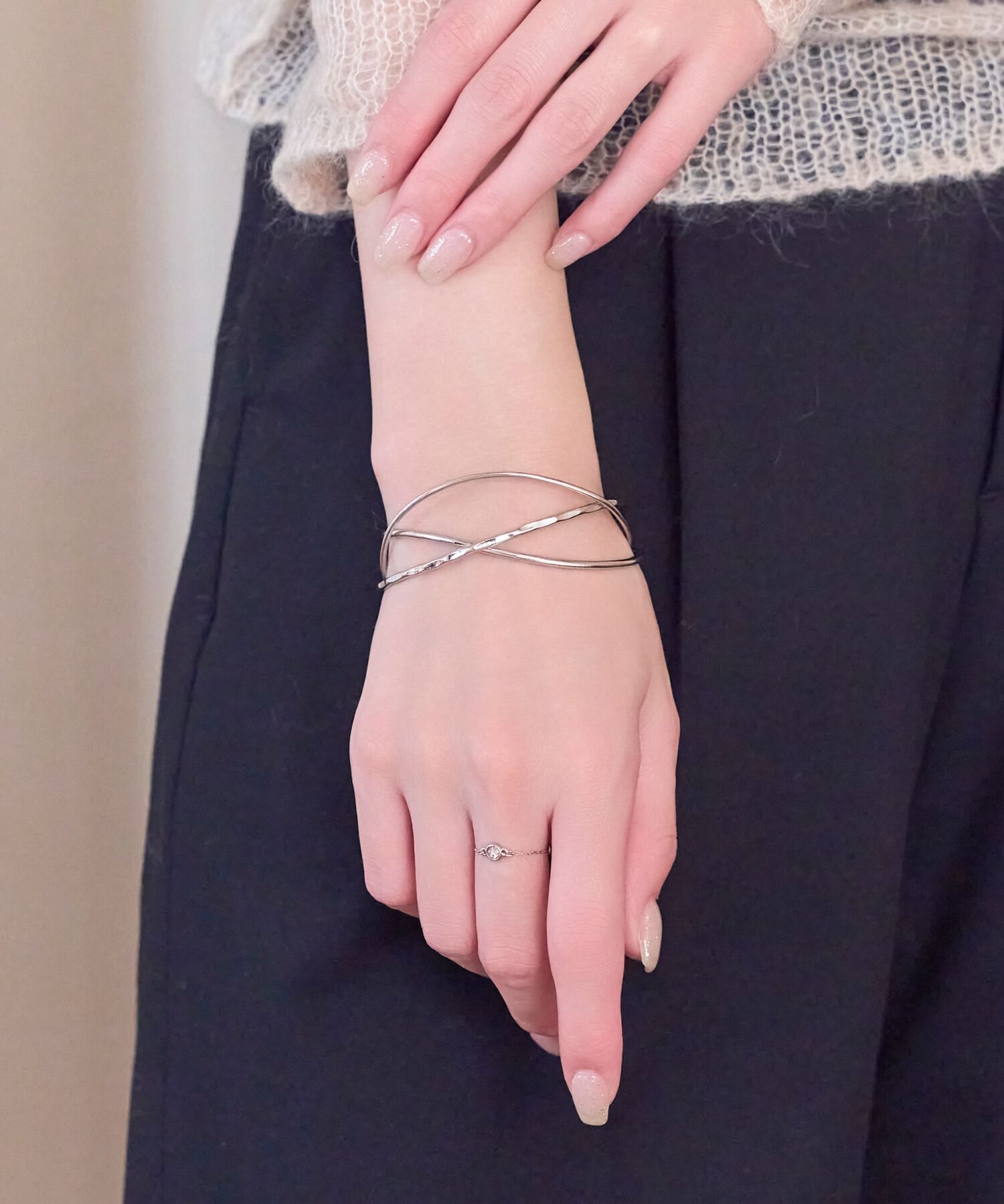 Phoebe「グリッターワイドカフバングル シルバー」|ブレスレット・バングル|