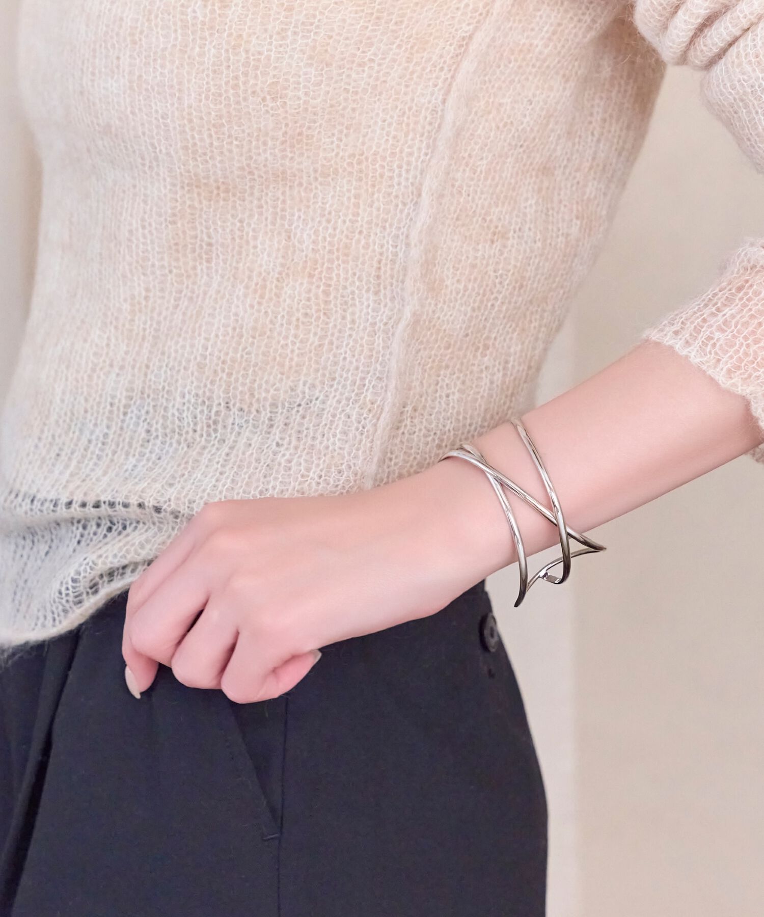 Phoebe「ニュアンスラインワイドカフバングル シルバー」|ブレスレット・バングル|