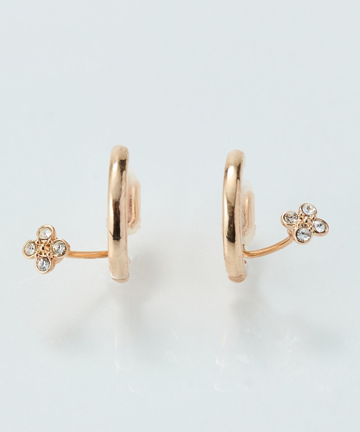 Phoebe「【痛くないシリーズ】フラワービジューライトフィットイヤリング　シャンパンゴールド」|イヤリング|