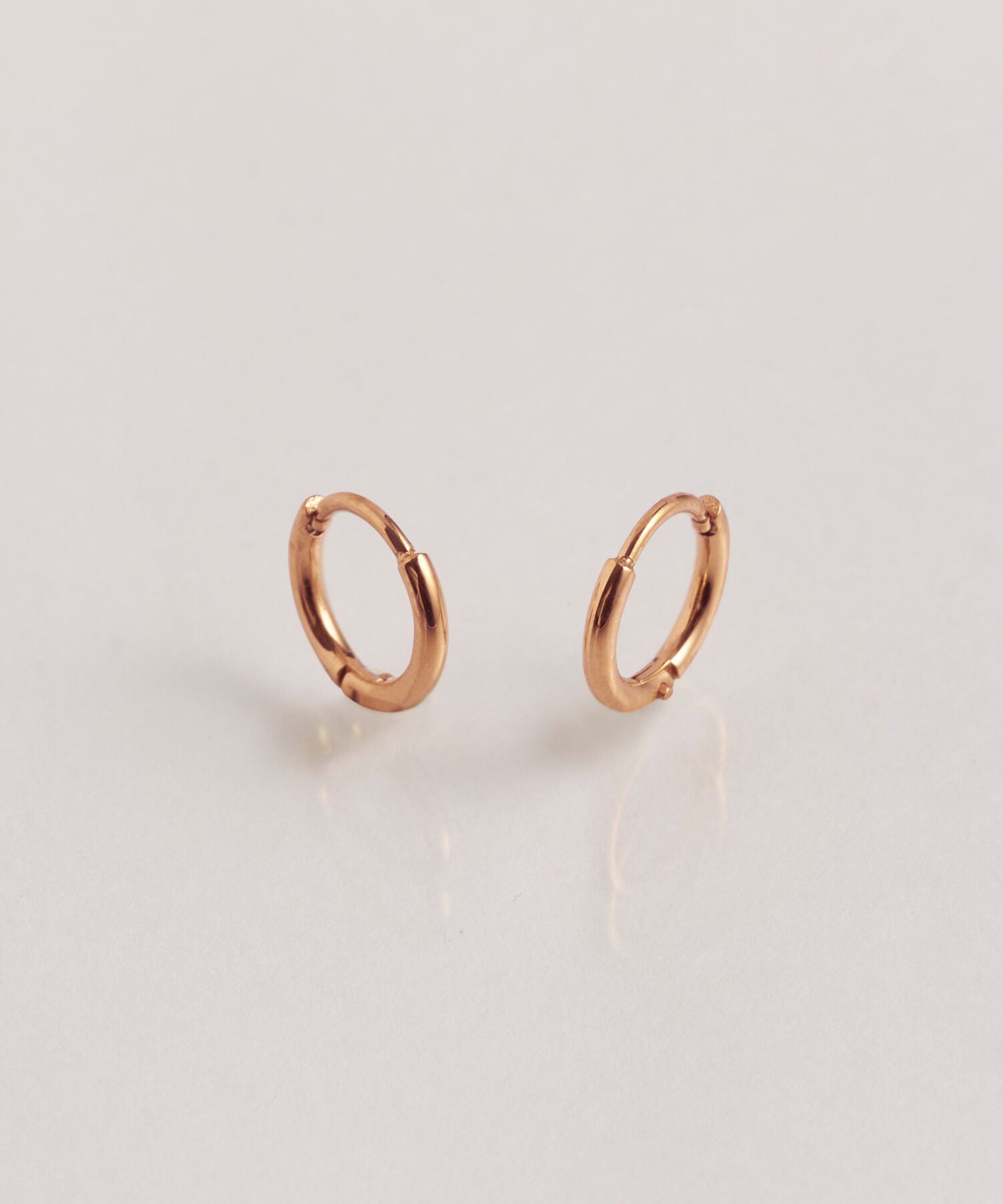 Phoebe「【シリーズ累計販売10000点突破】金属アレルギー対応 ミニフープピアス サージカルステンレス」|ピアス|