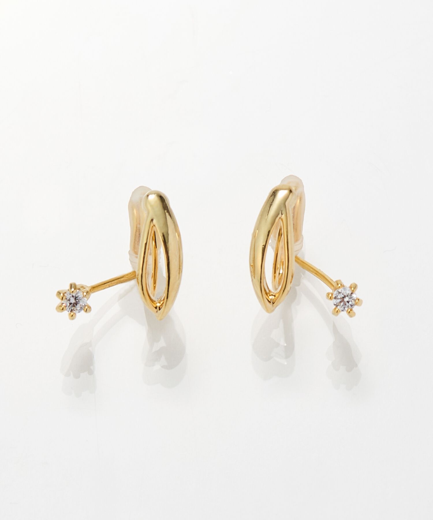 Phoebe「【痛くないシリーズ】リーフビジューフロートライトフィットイヤリング　ゴールド」|イヤリング|