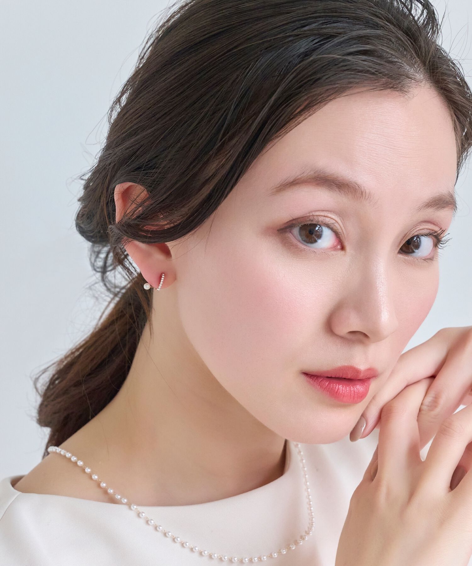 Phoebe「【痛くないシリーズ】ラインストーンパールフロートライトフィットイヤリング　シャンパンゴールド」|イヤリング|