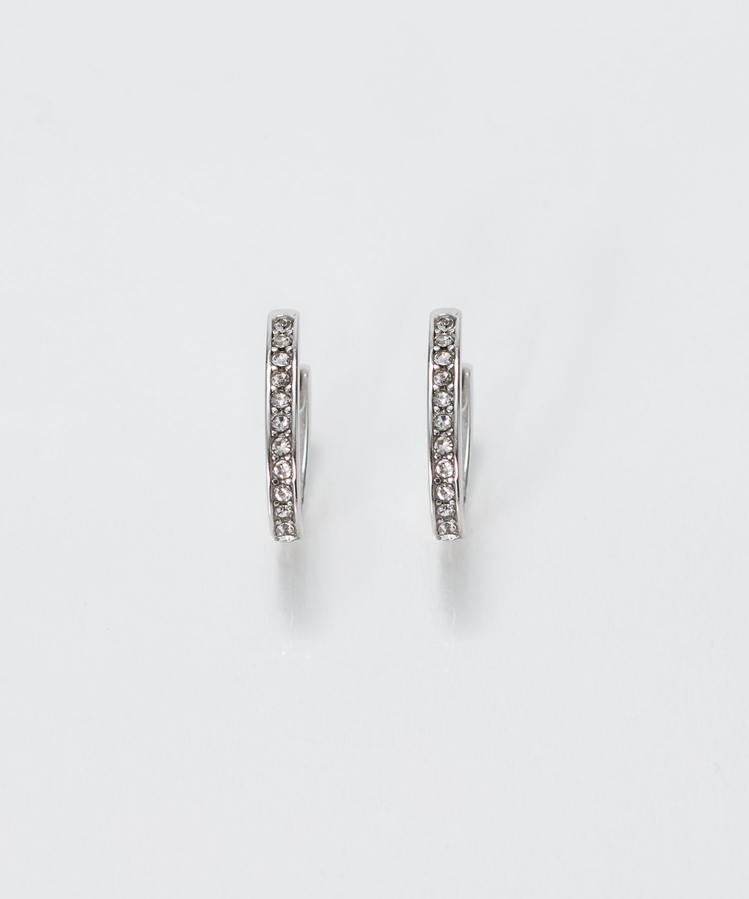 Phoebe「【金属アレルギー対応】ワンタッチライナーオーバルビジューフープピアス　シルバー」|ピアス|