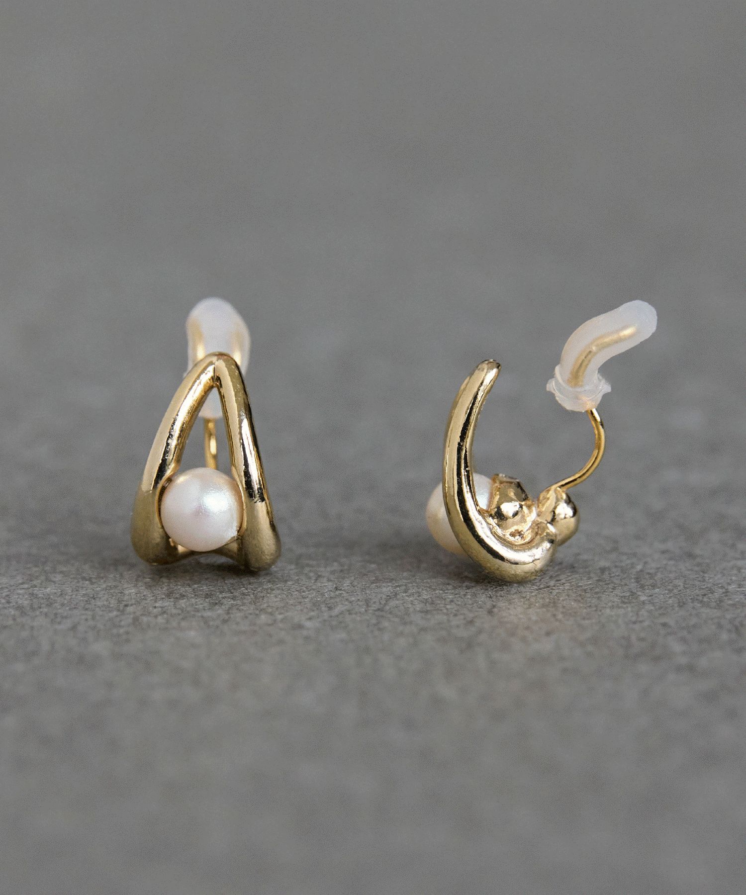 Phoebe「【痛くないシリーズ/金属アレルギー対応】ドロップパールライトフィットイヤリング　ゴールド」|イヤリング|