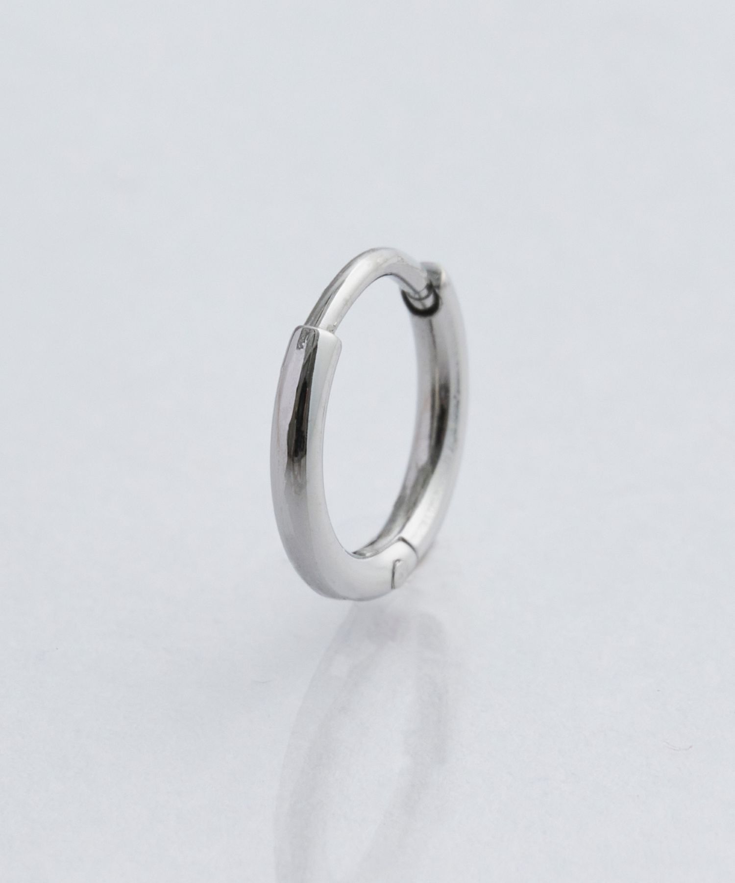 Phoebe「【金属アレルギー対応】ミニフープピアス(片耳)/サージカルステンレス シルバー」|ピアス|シルバー