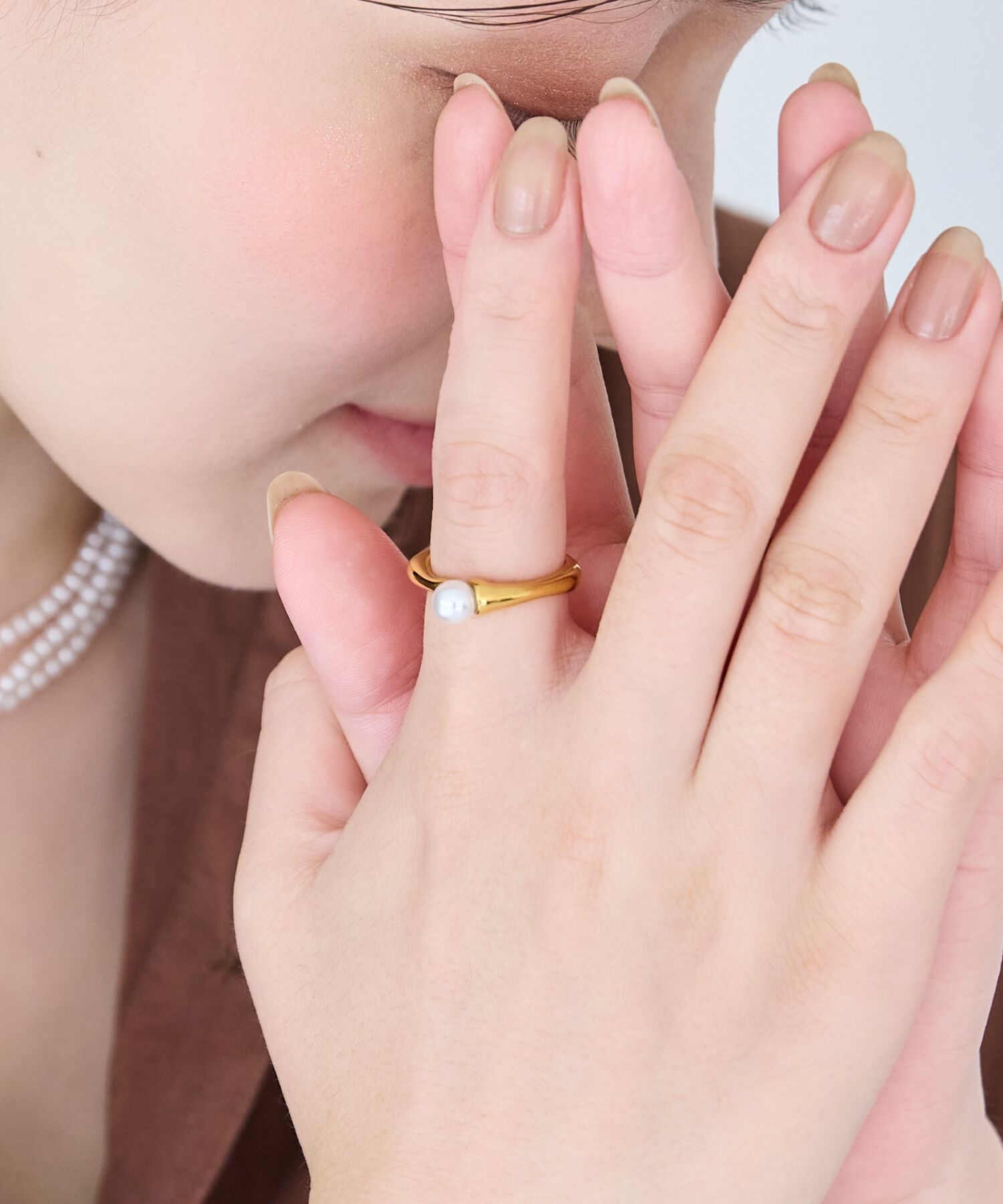 Phoebe「≪雑誌掲載≫【金属アレルギー対応】ラスターフレームパールカフリング　ゴールド/ステンレス」|リング|ゴールド