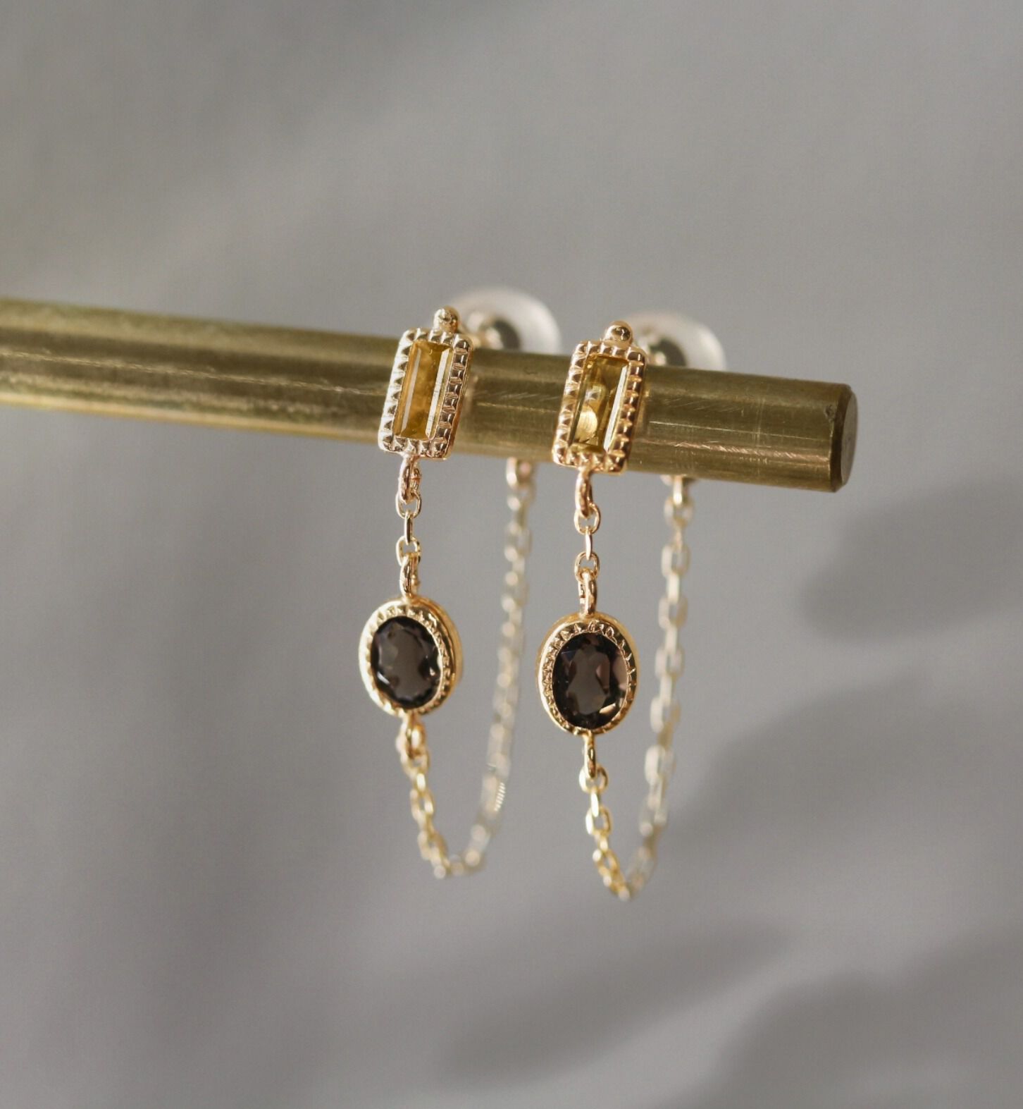  「シトリン / スモーキークォーツ チェーンフープ ピアス | K10YG」|ピアス|K10 イエローゴールド