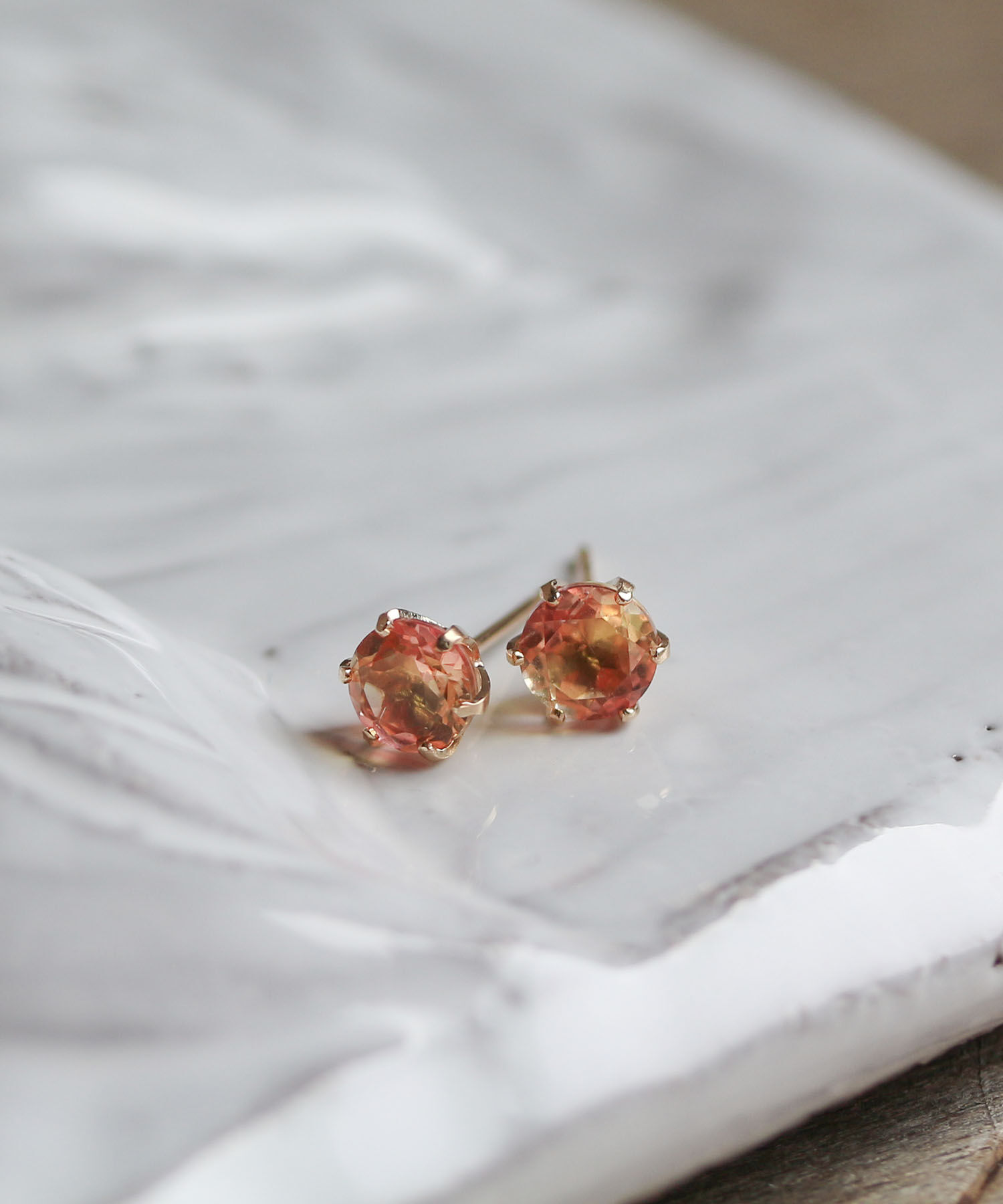  「グラデーションクリスタル ピアス | K10YG」|ピアス|イエロー