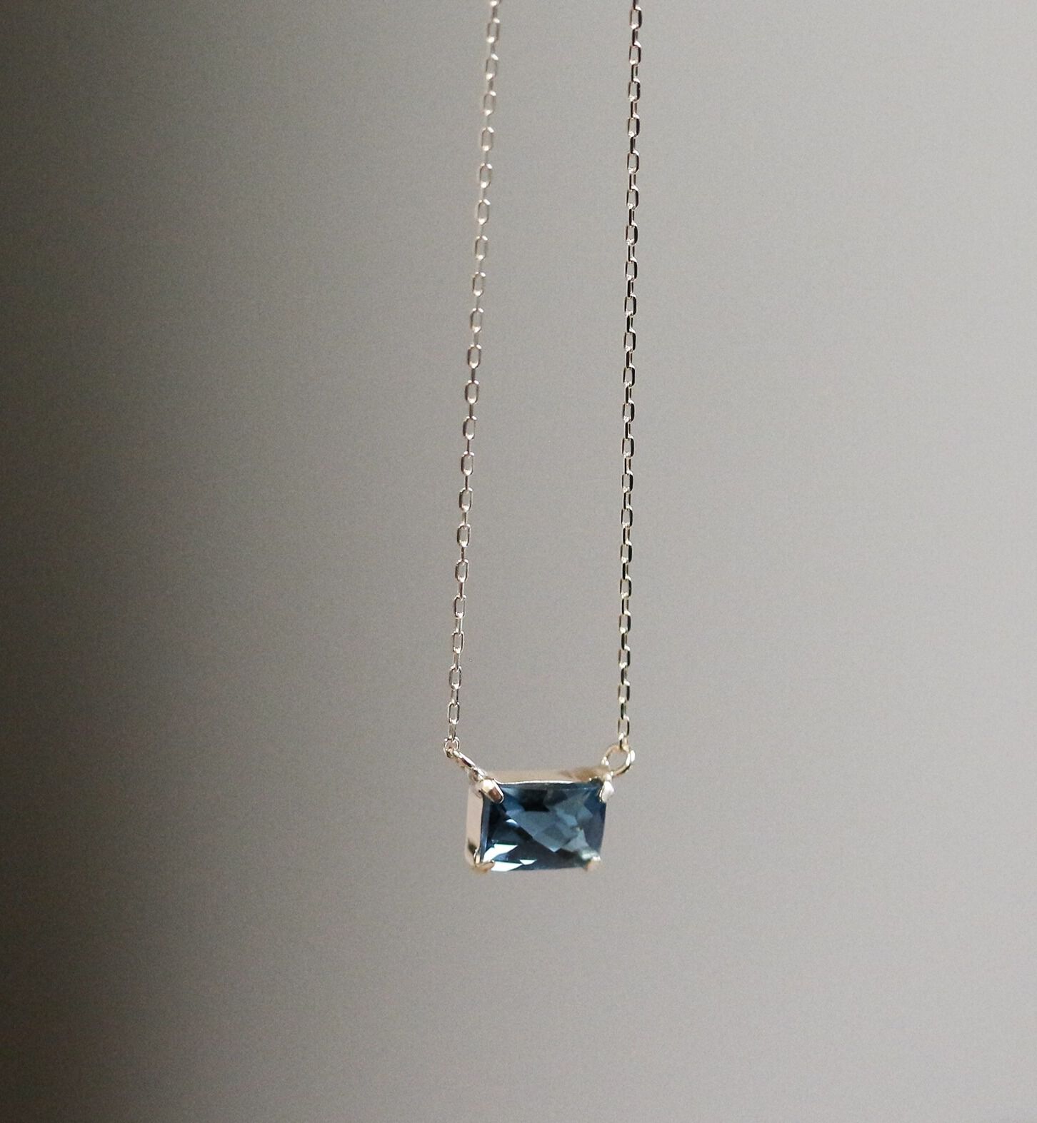  「ロンドンブルートパーズ レクタングル ネックレス | K10YG」|ネックレス|