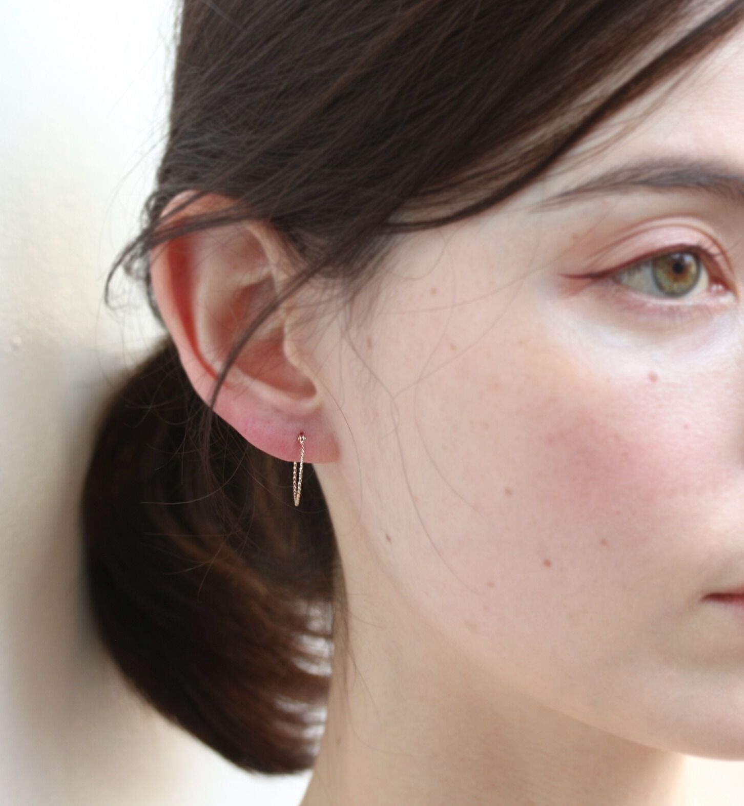  「ゴールド ツイスト スナップ フープ ピアス | K10YG」|ピアス|