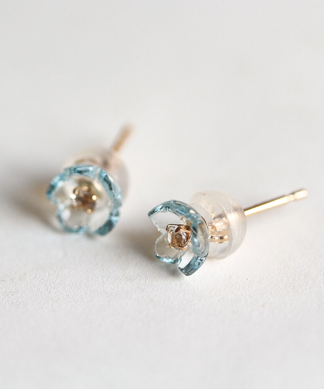  「ホワイトトパーズ / スカイブルートパーズ  ピアス | K10YG 」|ピアス|